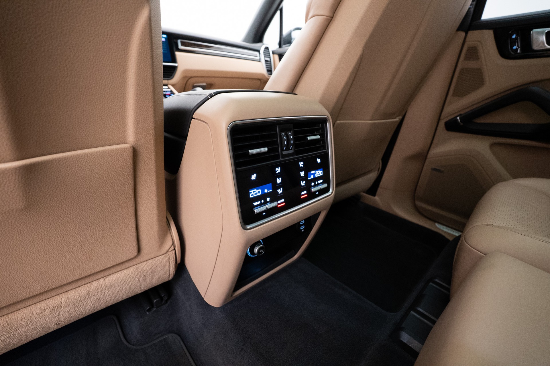 PORSCHE Cayenne-image-9