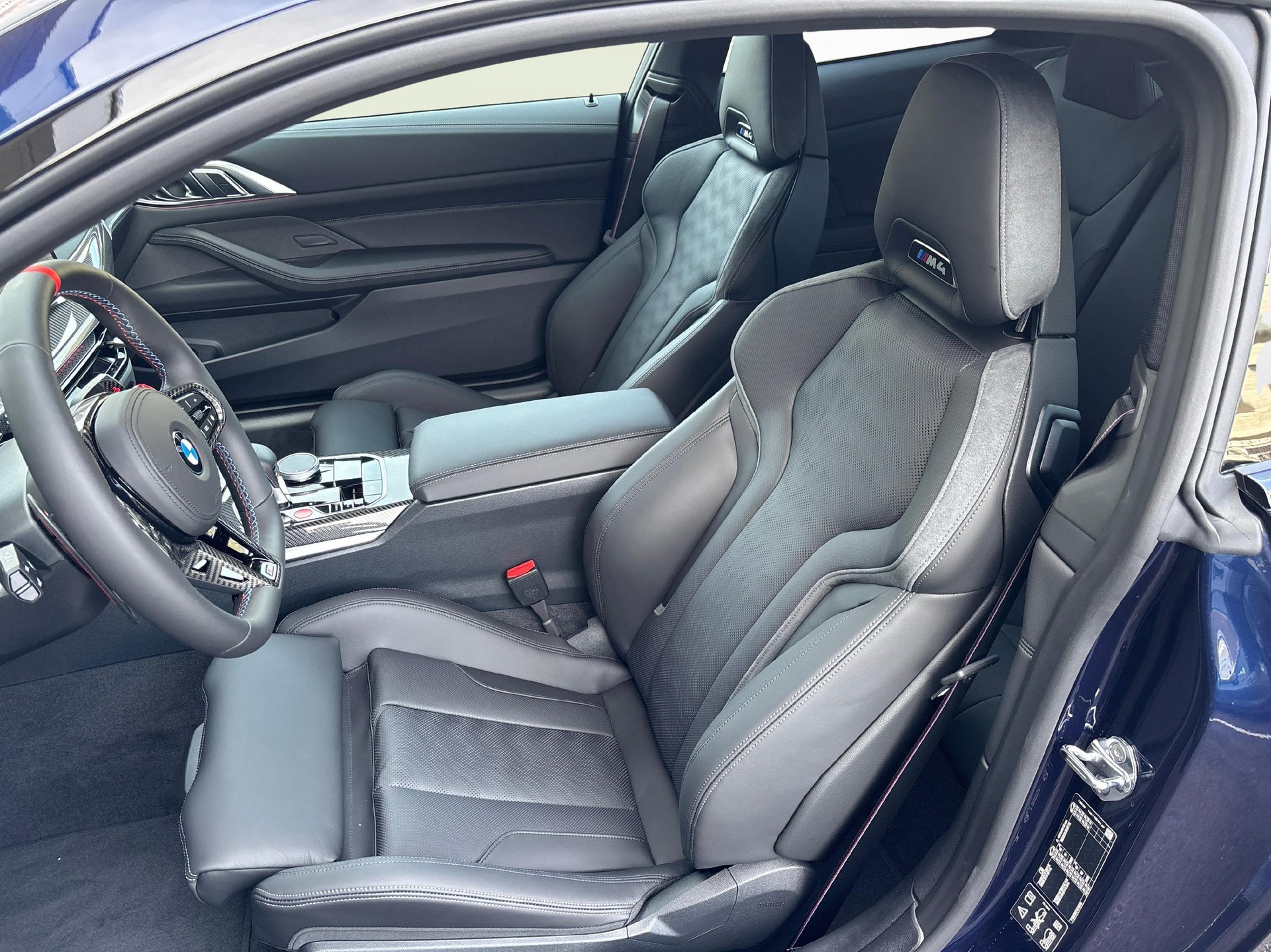 BMW M4 Competition xDrive Coupé-image-10