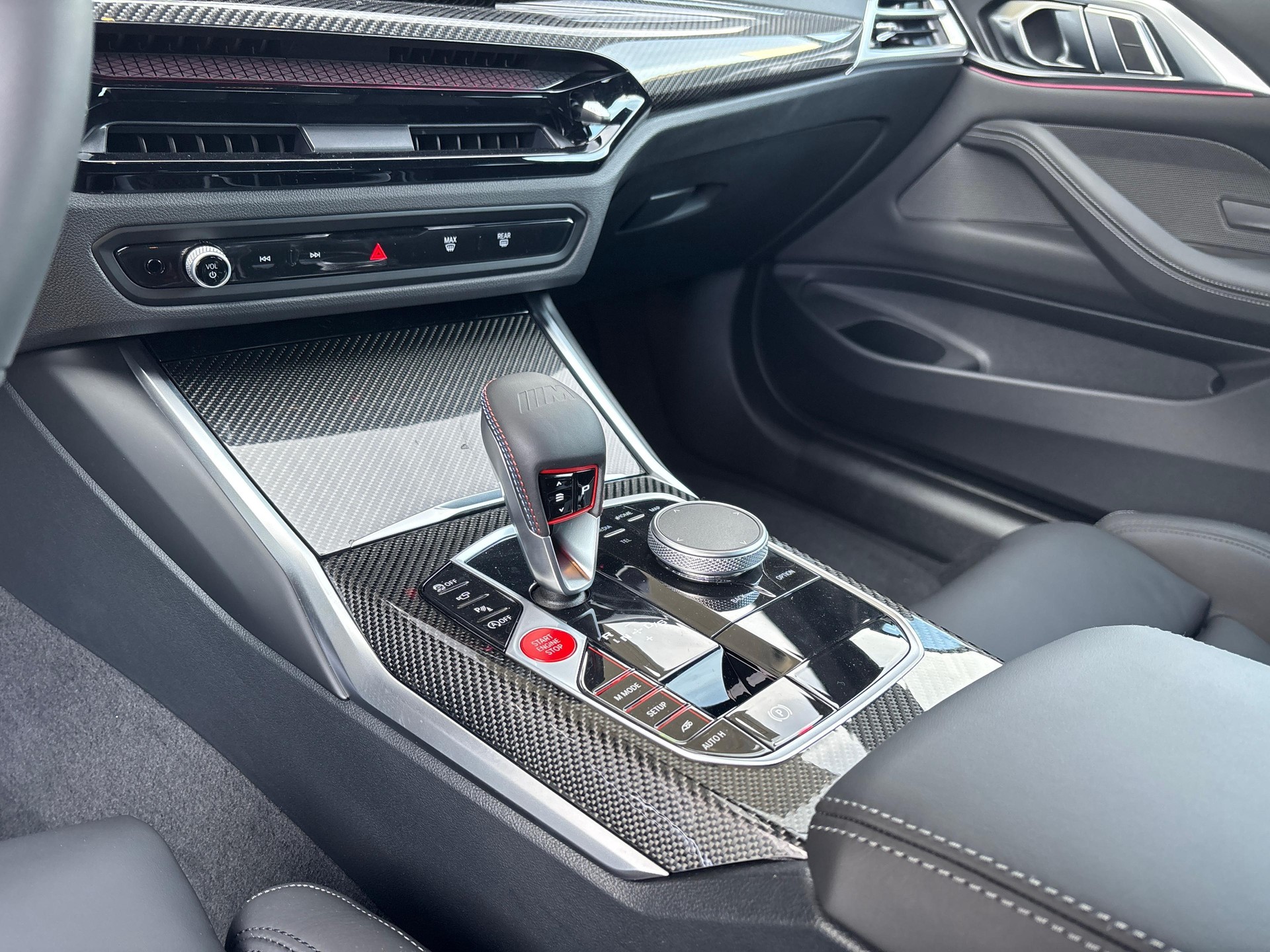 BMW M4 Competition xDrive Coupé-image-16