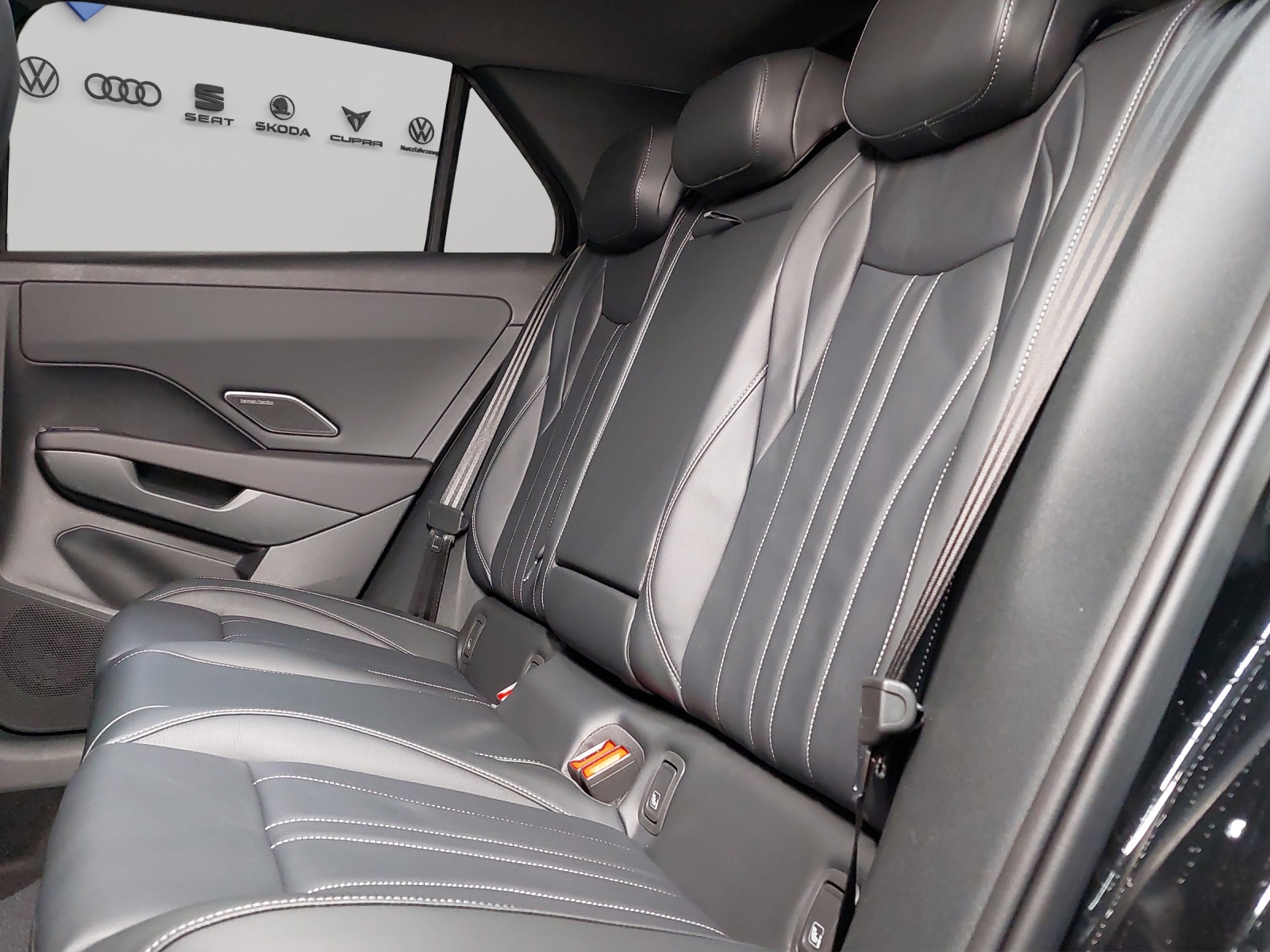 VW T-Roc 1.5 eTSI mHEV R-Line DSG-image-8