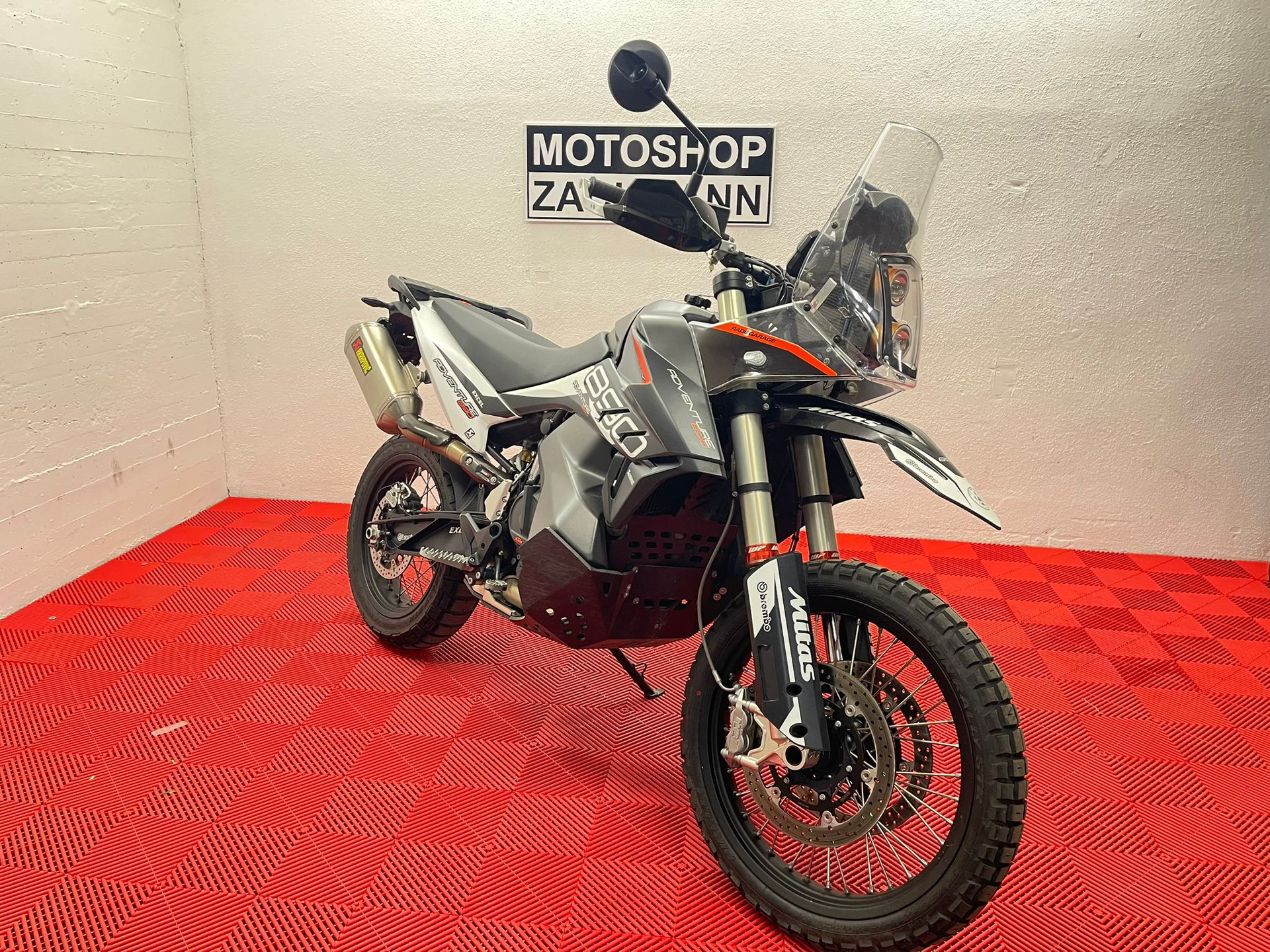 KTM 890 Adventure (Rallye Umbau)-showroom-element-1
