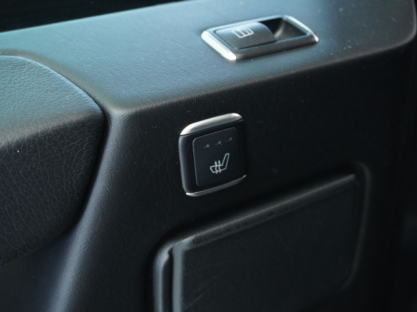 MERCEDES-BENZ G 63 AMG Automatic-image-12