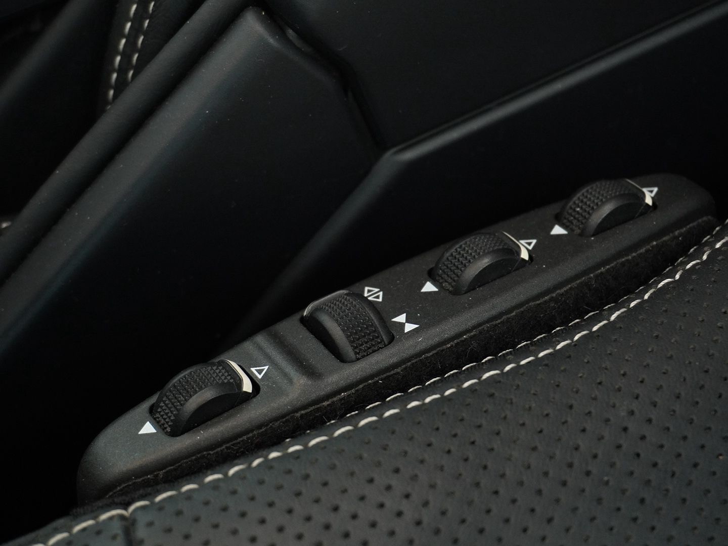 MERCEDES-BENZ G 63 AMG Automatic-image-11