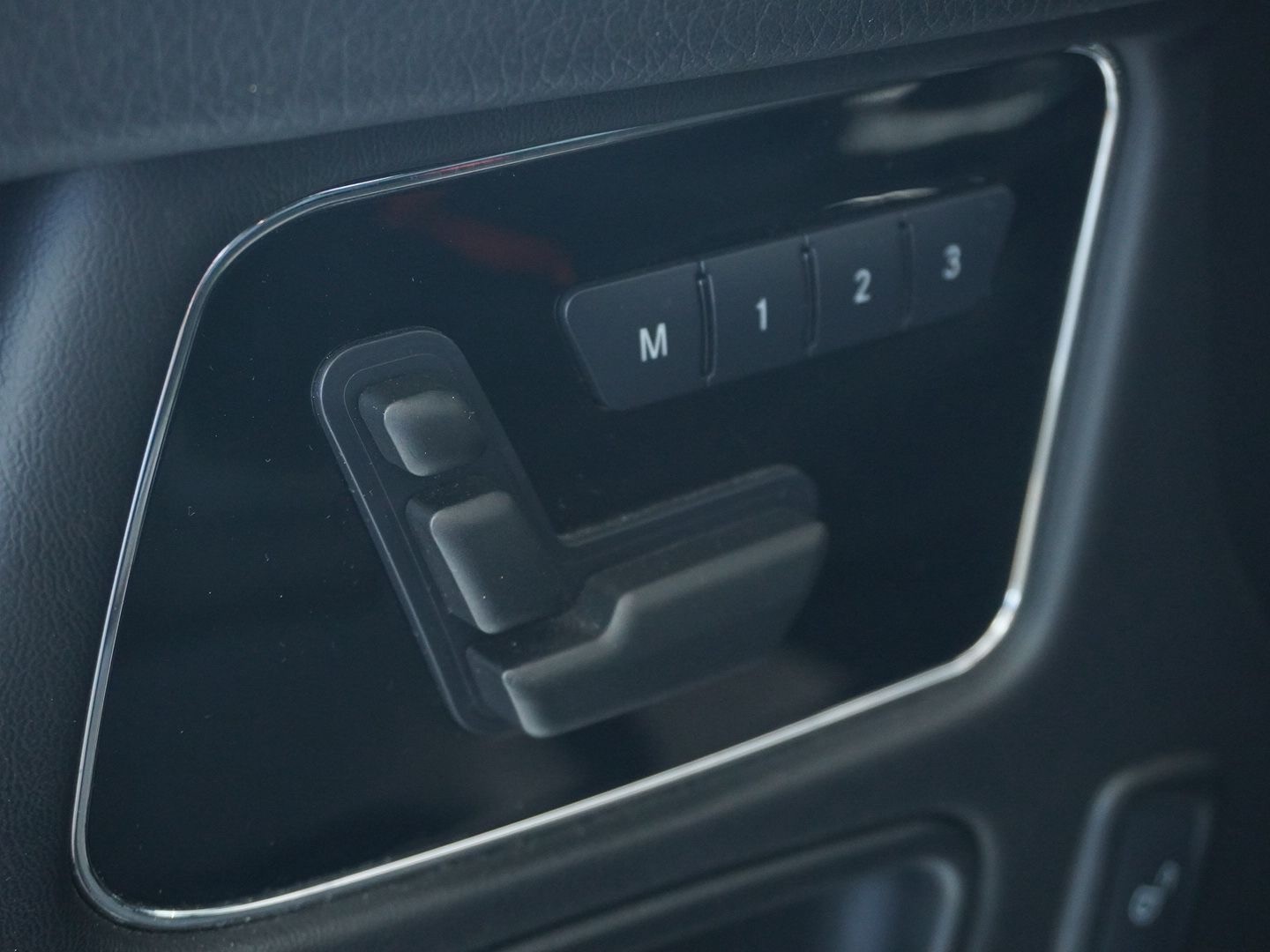 MERCEDES-BENZ G 63 AMG Automatic-image-8