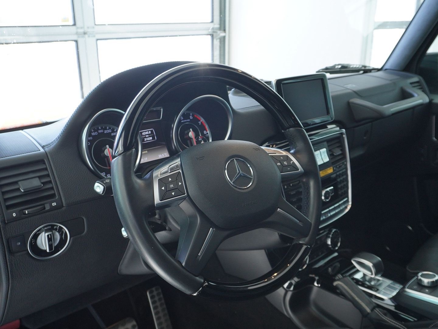 MERCEDES-BENZ G 63 AMG Automatic-image-2