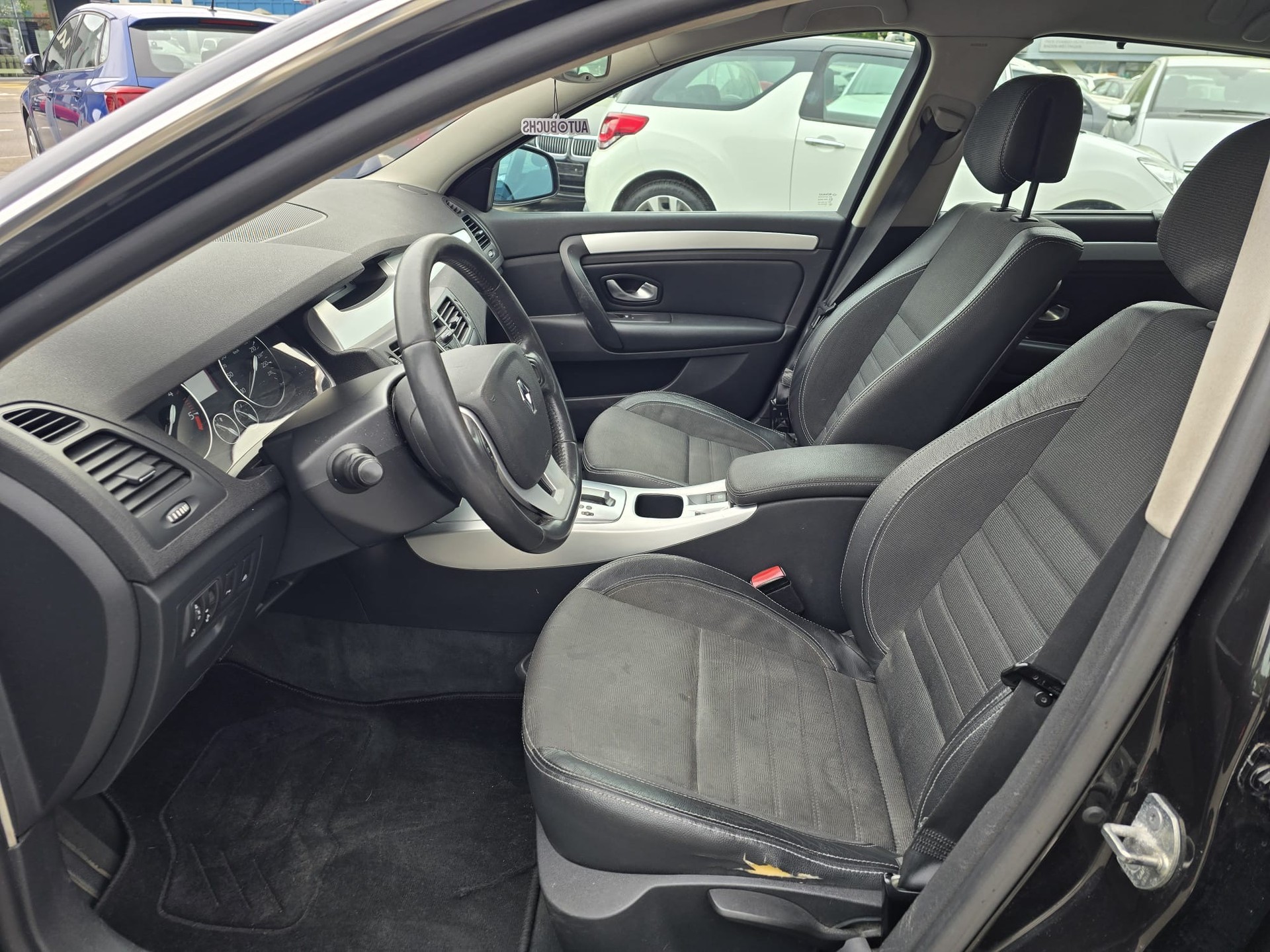 RENAULT Laguna Grandtour 2.0 dCi Expression Automatic-image-11