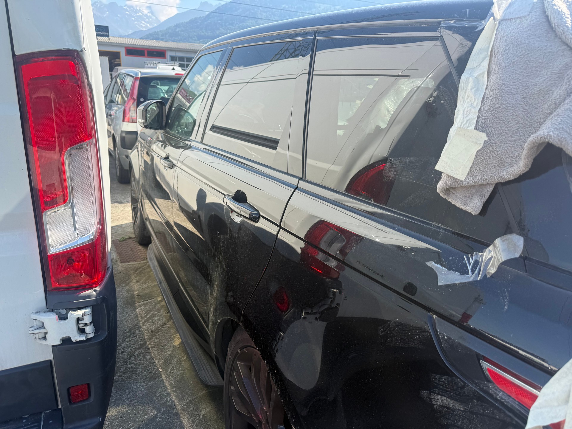 LAND ROVER Range Rover Sport 3.0 SDV6 HSE Dynamic Automatic-image-4