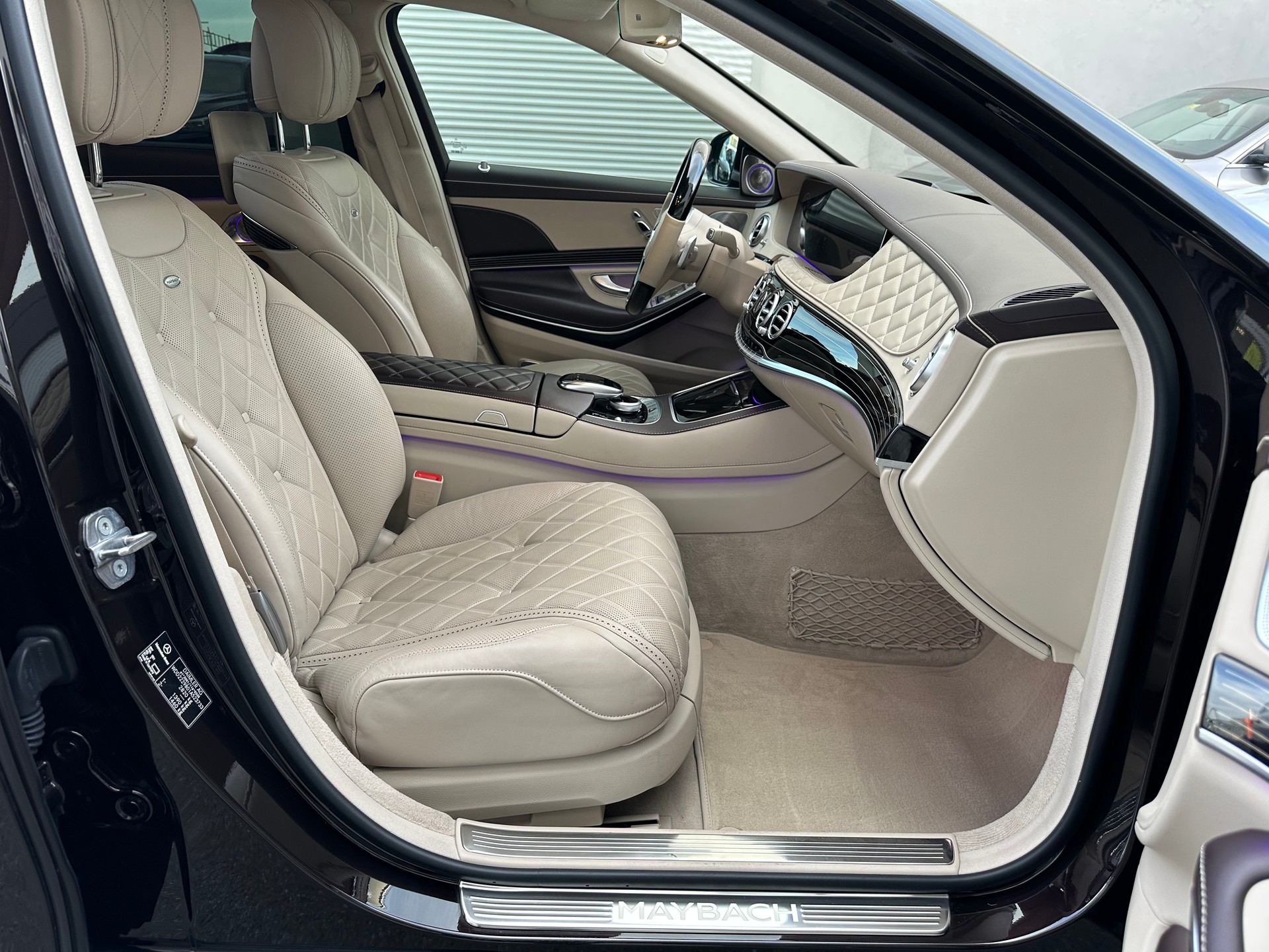 MERCEDES-BENZ S 650 Maybach 9G-Tronic-image-11