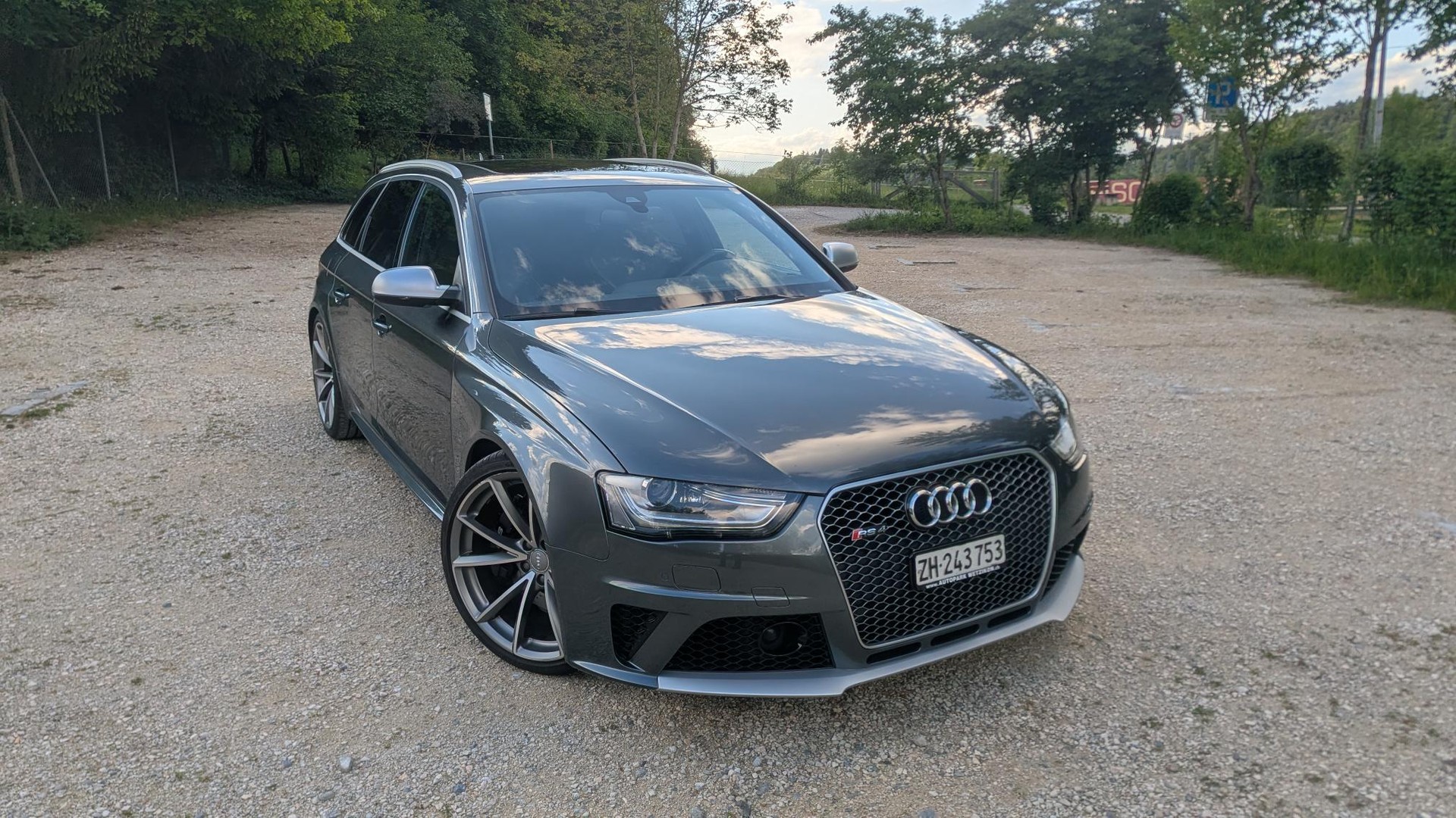 AUDI 4.2 V8 FSI quattro S-Tronic