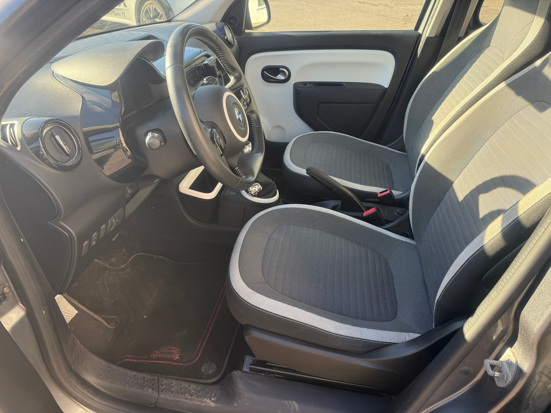 RENAULT Twingo 0.9 Intens-image-9