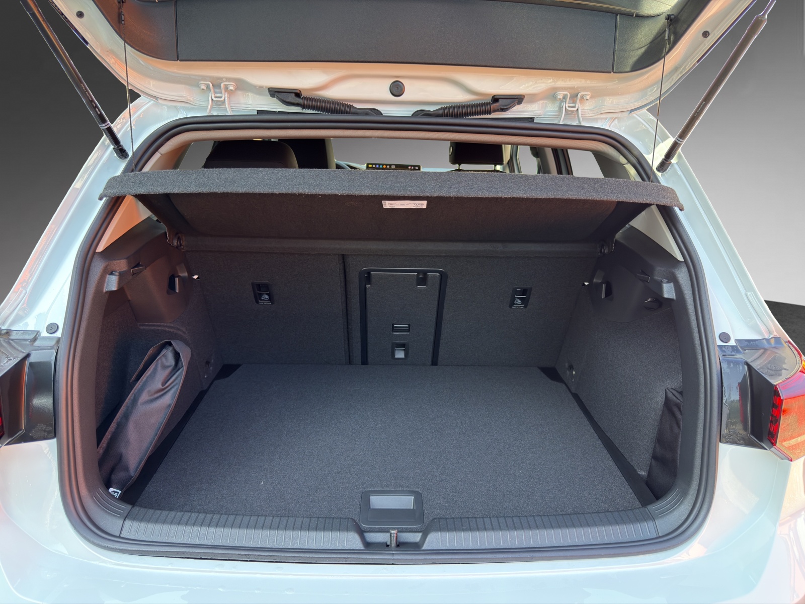 VW Golf 1.5 e TSI mHEV United DSG-image-9