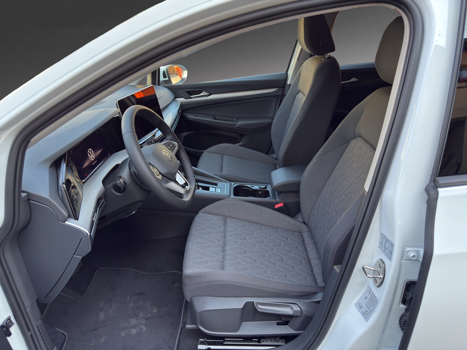 VW Golf 1.5 e TSI mHEV United DSG-image-5