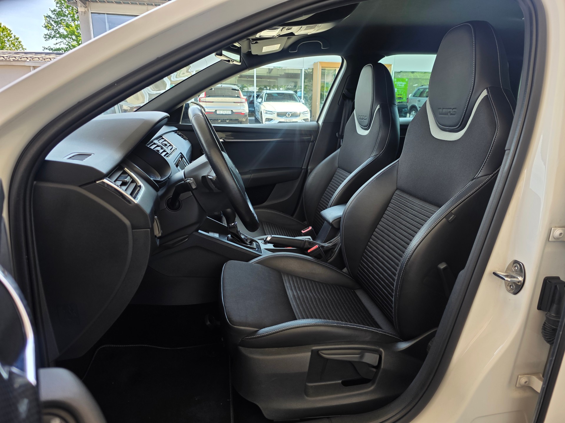SKODA Octavia Combi 2.0 TSI RS DSG * Frisch ab MFK *-image-8