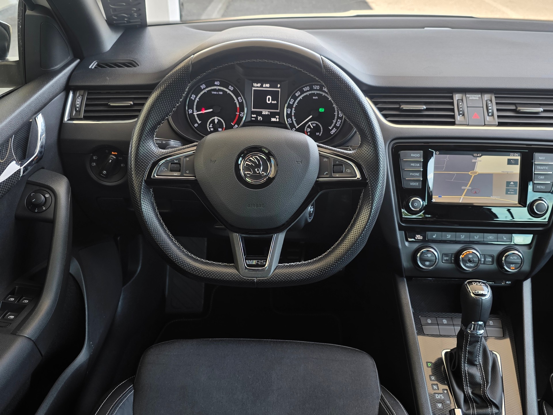SKODA Octavia Combi 2.0 TSI RS DSG * Frisch ab MFK *-image-13
