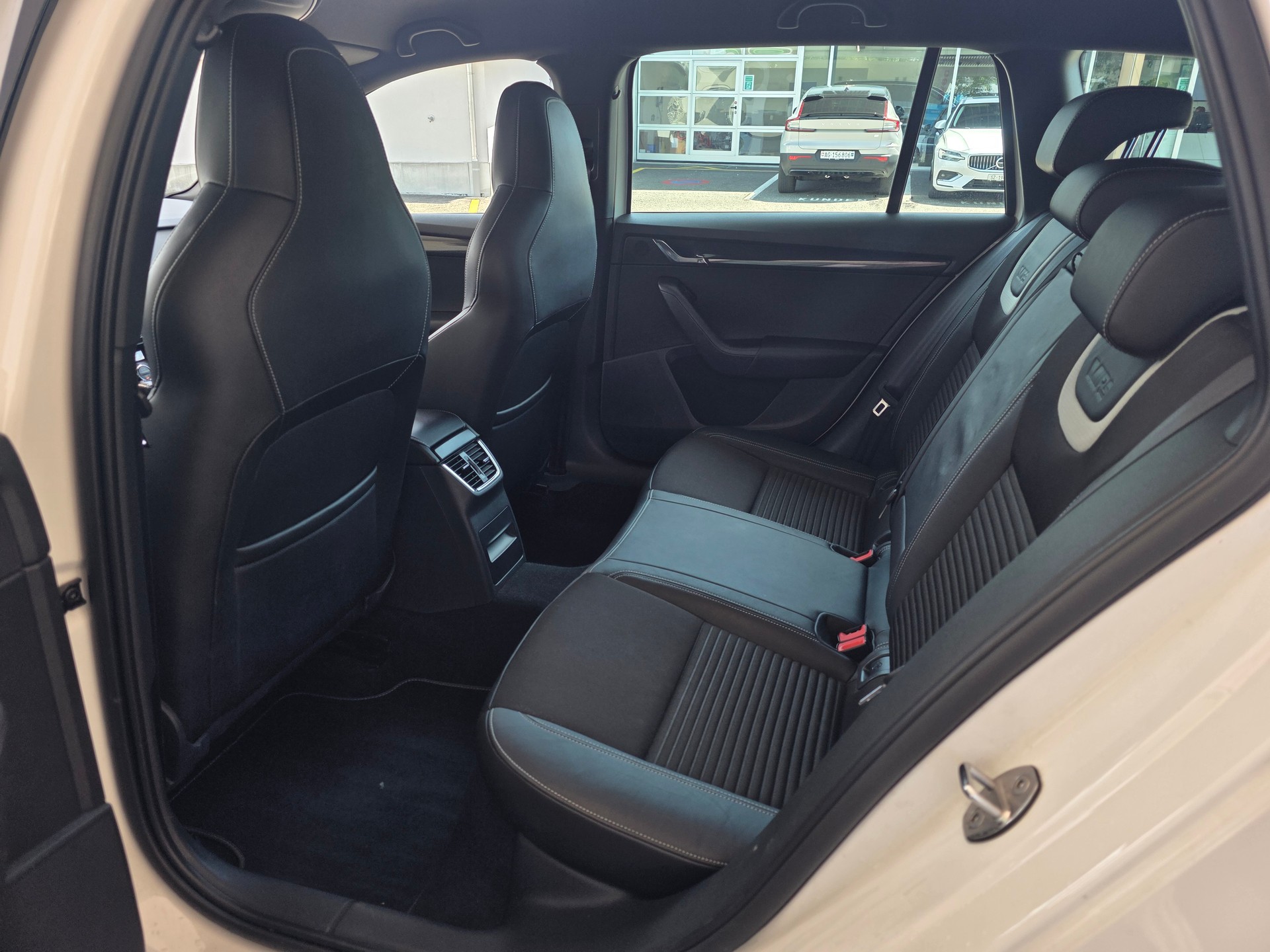 SKODA Octavia Combi 2.0 TSI RS DSG * Frisch ab MFK *-image-19