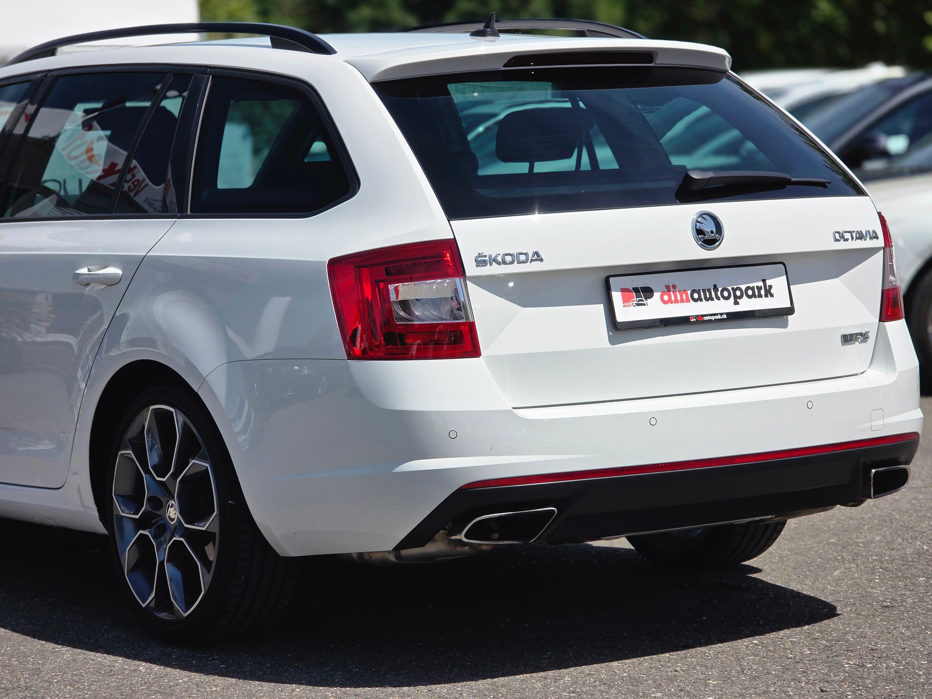 SKODA Octavia Combi 2.0 TSI RS DSG * Frisch ab MFK *-image-6