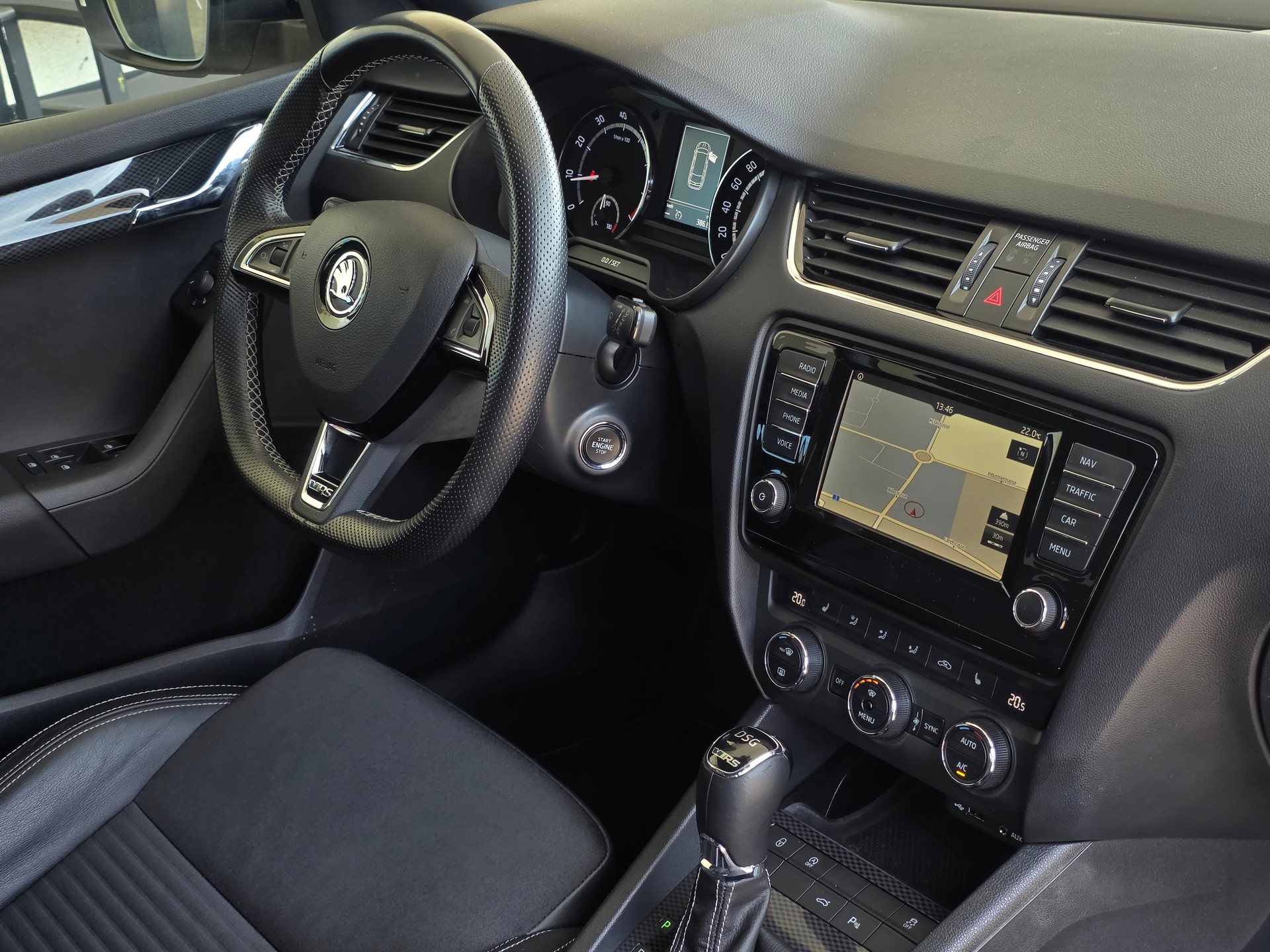 SKODA Octavia Combi 2.0 TSI RS DSG * Frisch ab MFK *-image-17
