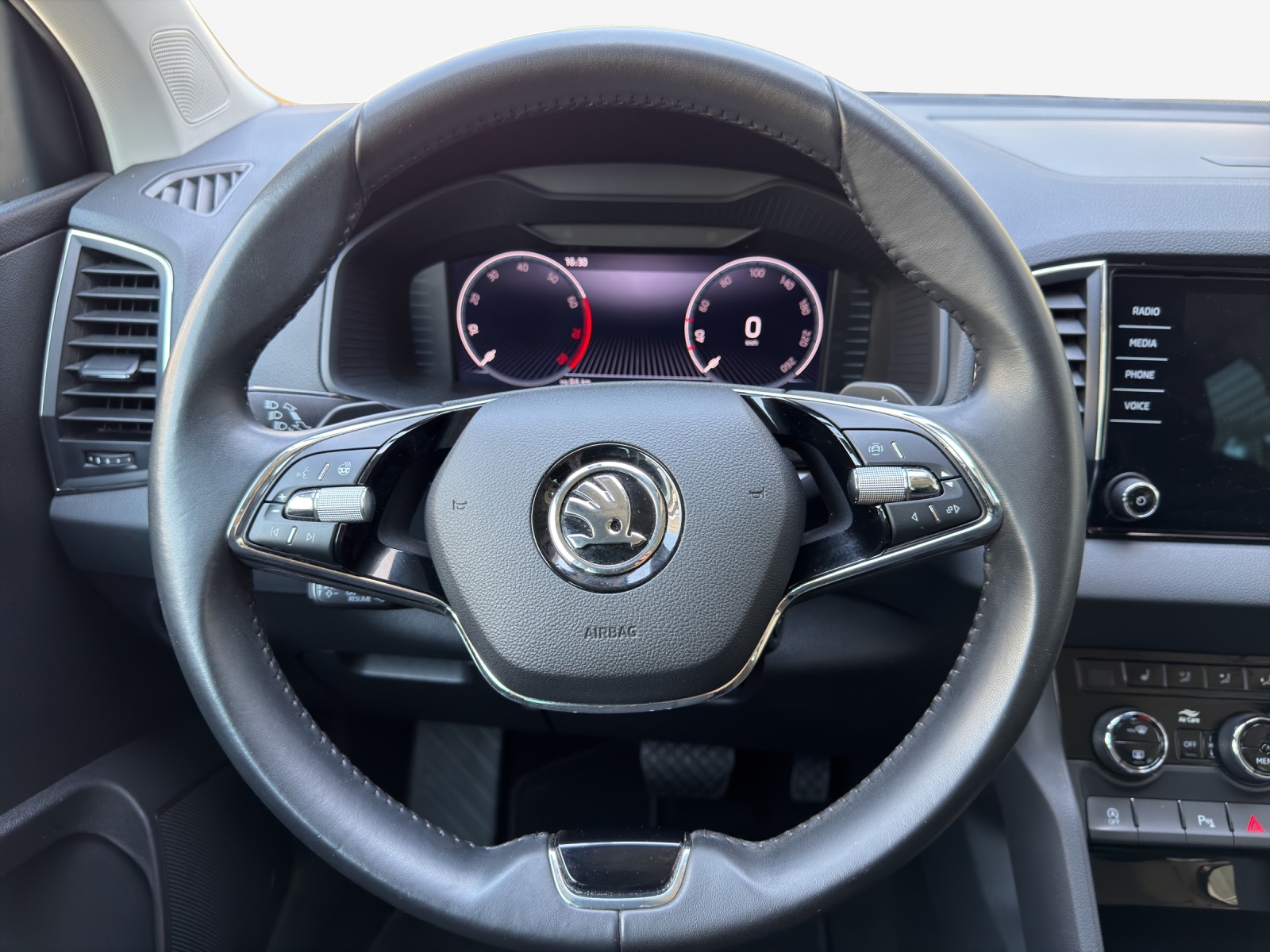 SKODA Karoq 1.5 TSI Ambition DSG-image-9