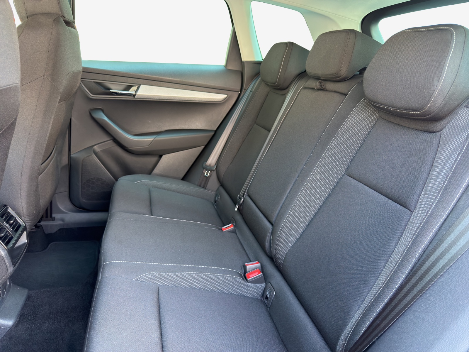 SKODA Karoq 1.5 TSI Ambition DSG-image-11