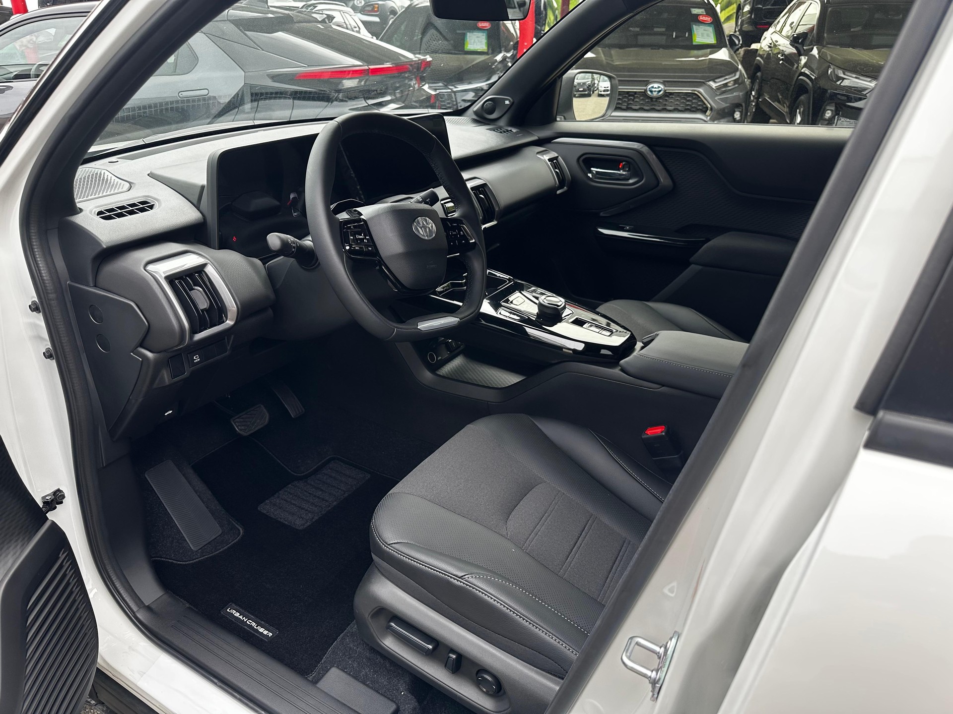 TOYOTA Urban Cruiser Premium AWD-image-7