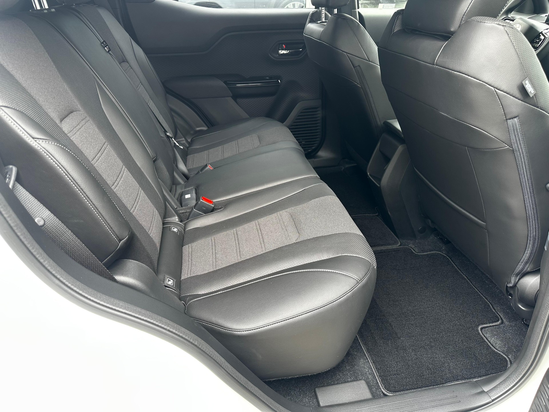 TOYOTA Urban Cruiser Premium AWD-image-11