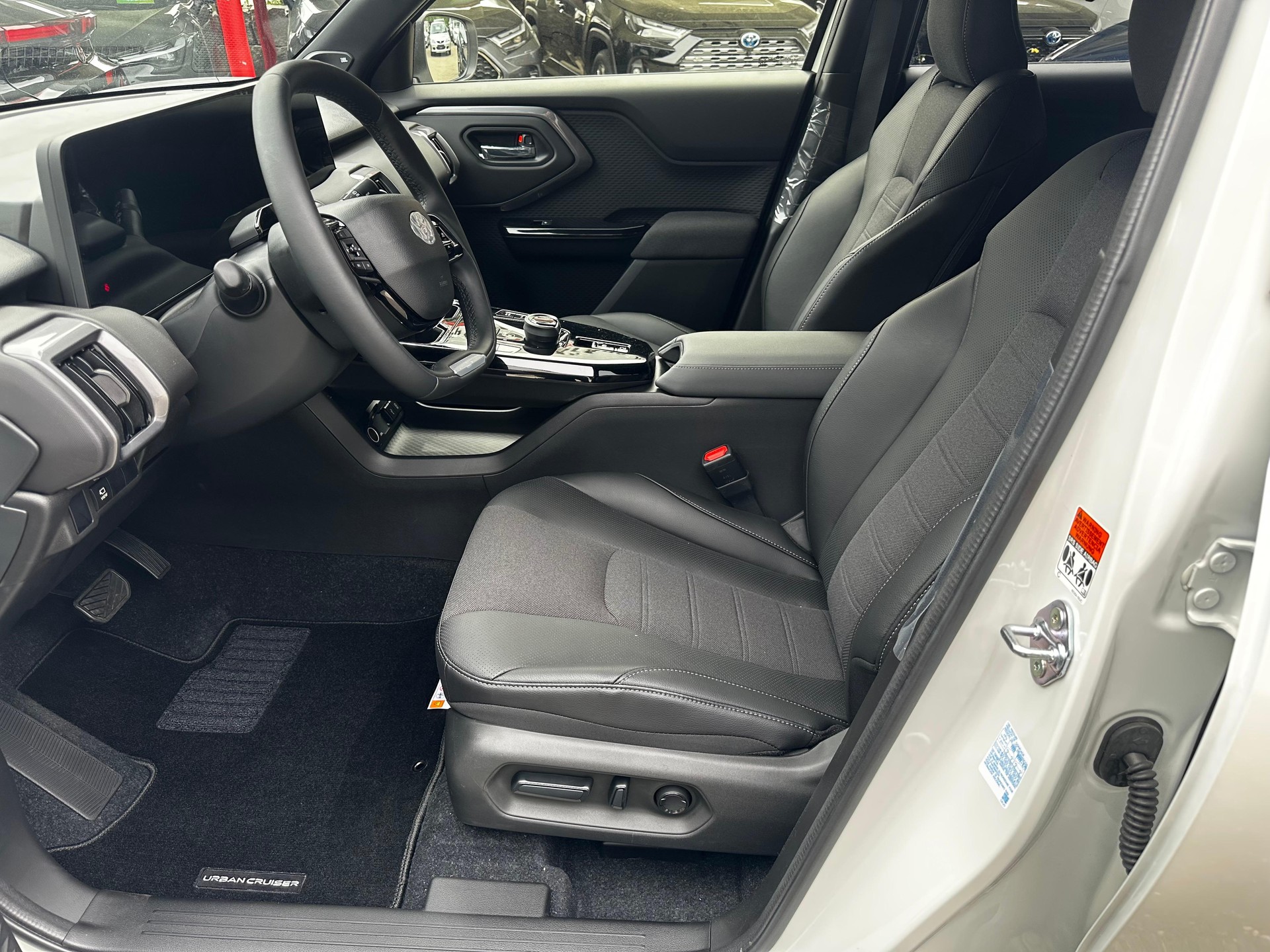 TOYOTA Urban Cruiser Premium AWD-image-8