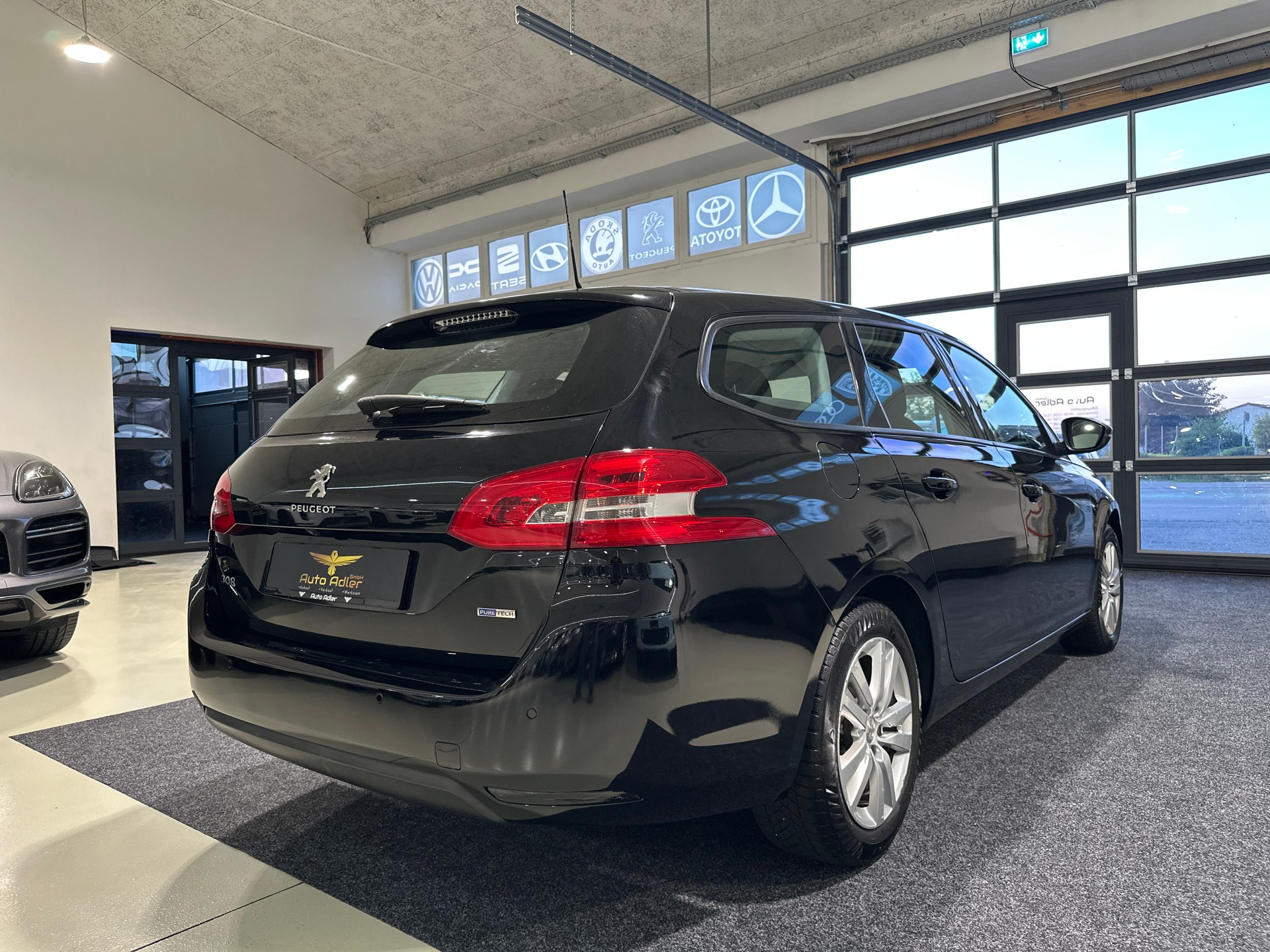 PEUGEOT 308 SW 1.2 THP Active-image-8