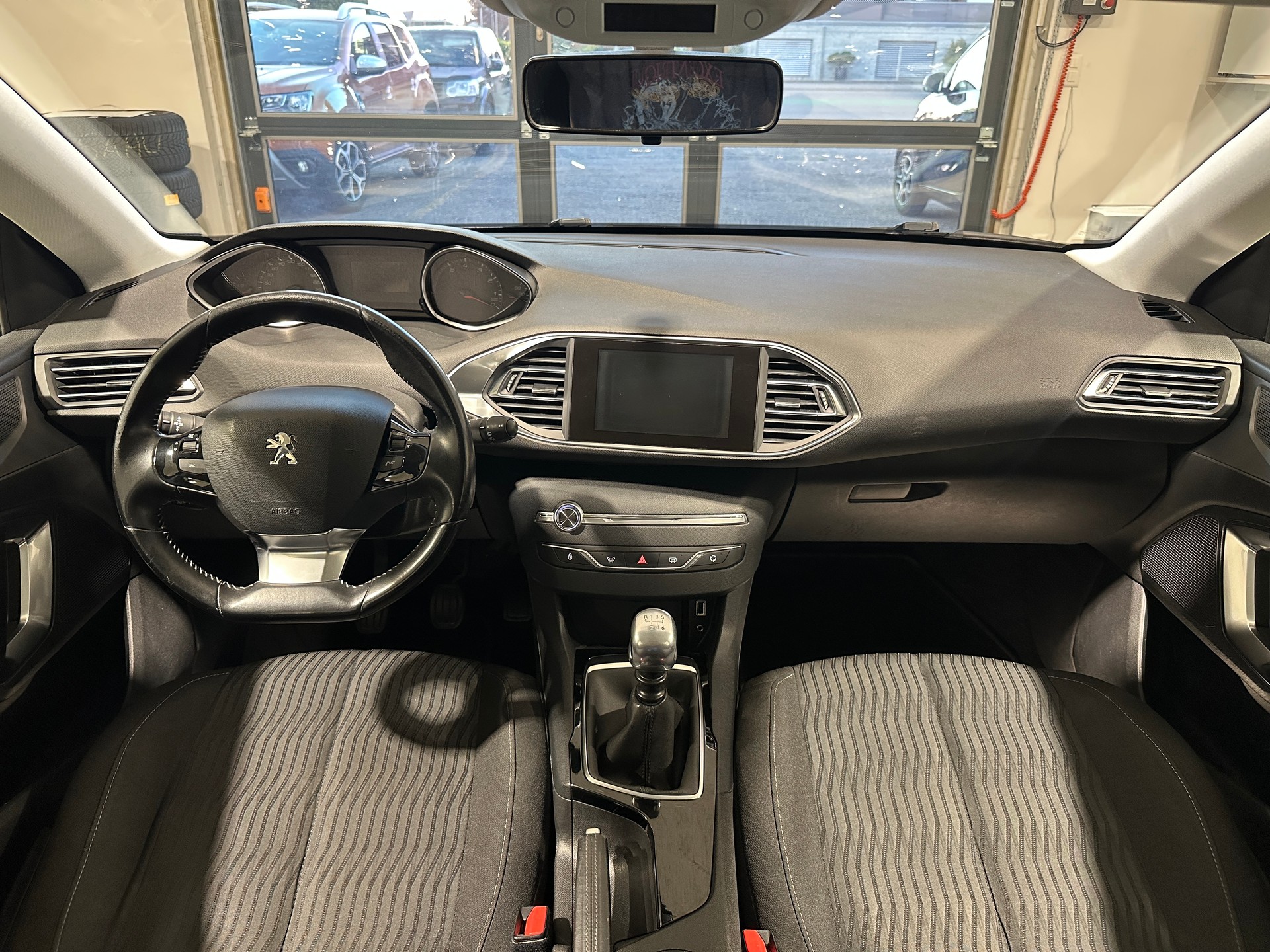 PEUGEOT 308 SW 1.2 THP Active-image-16