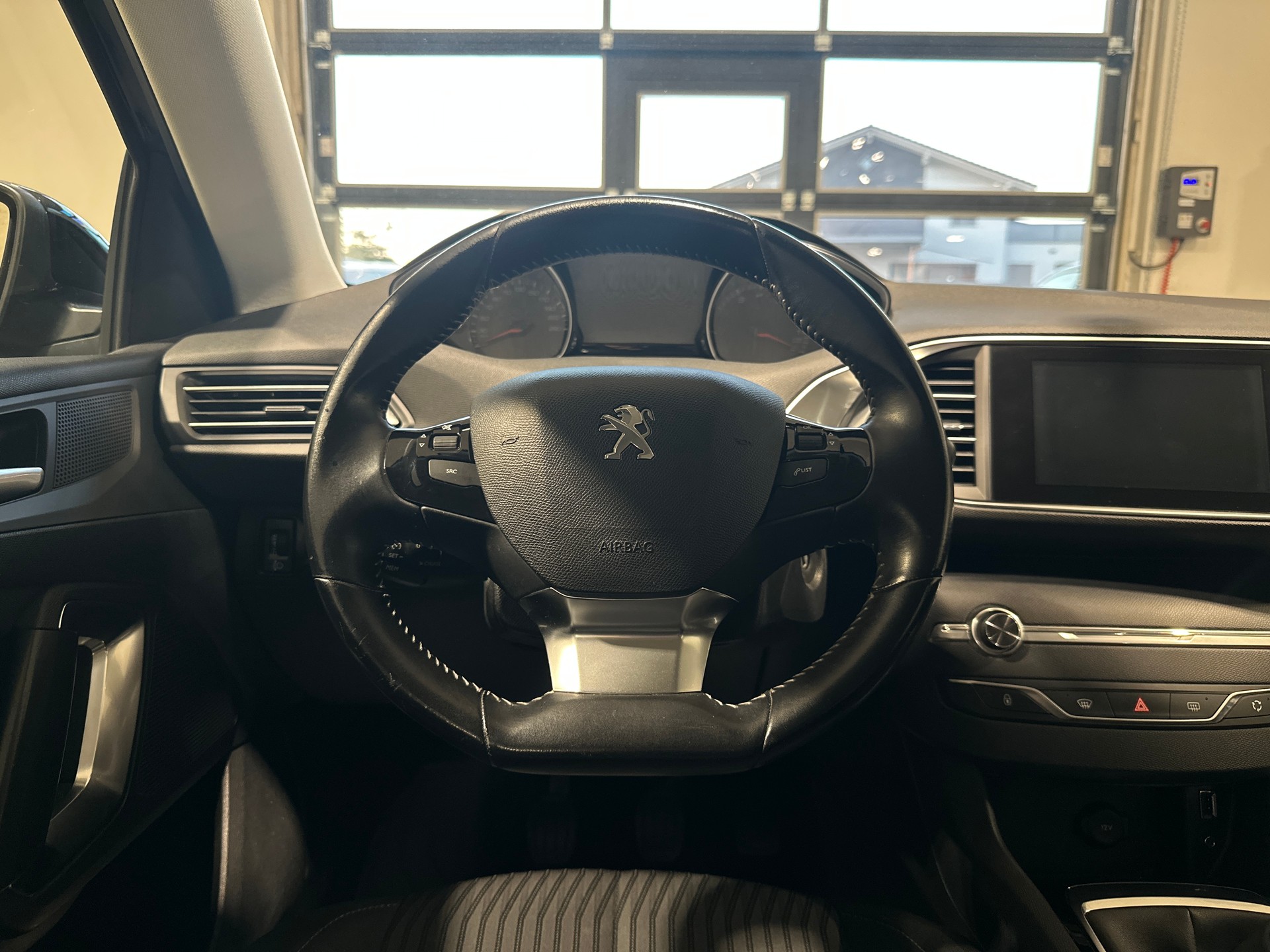 PEUGEOT 308 SW 1.2 THP Active-image-23