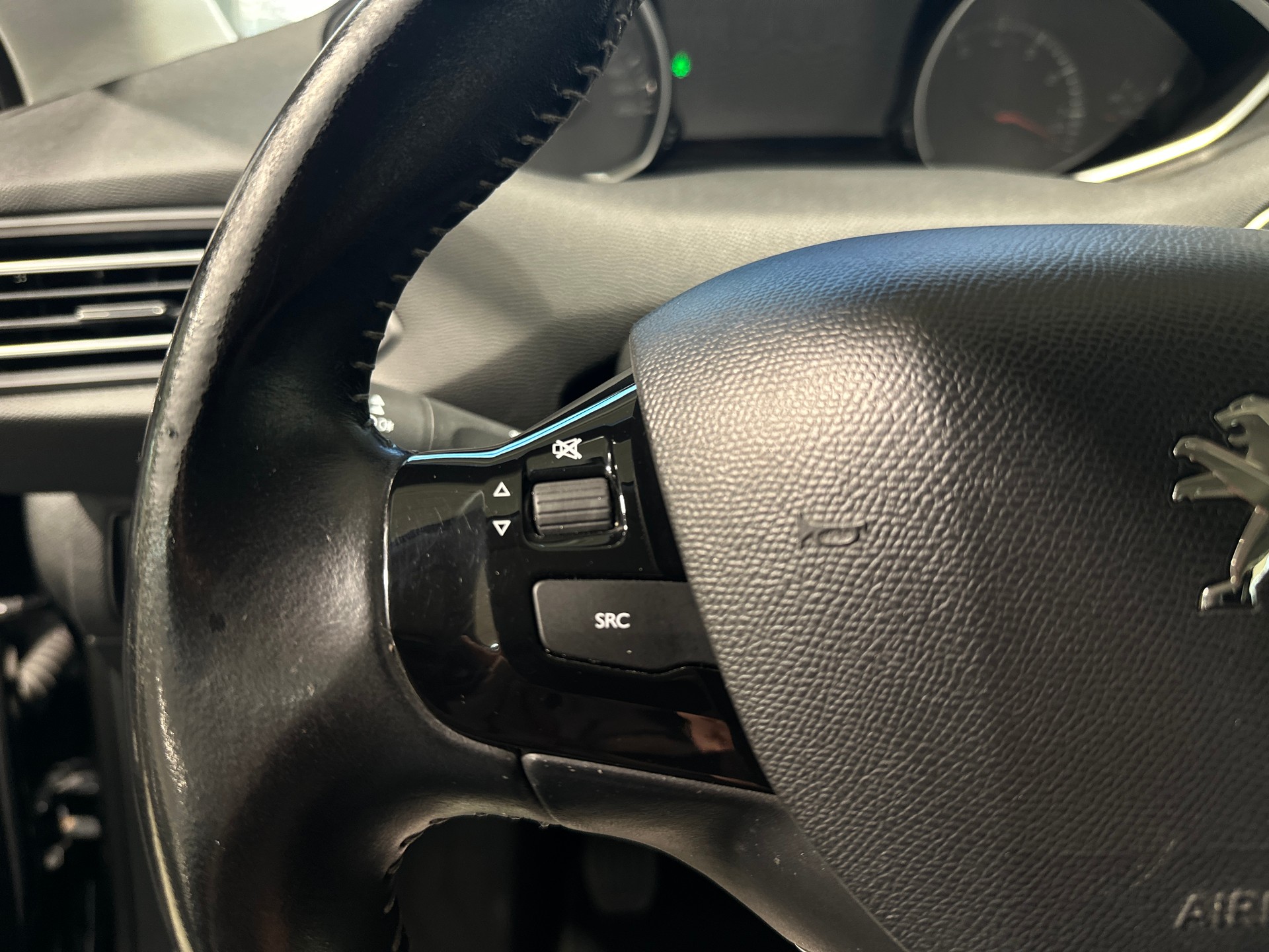 PEUGEOT 308 SW 1.2 THP Active-image-26