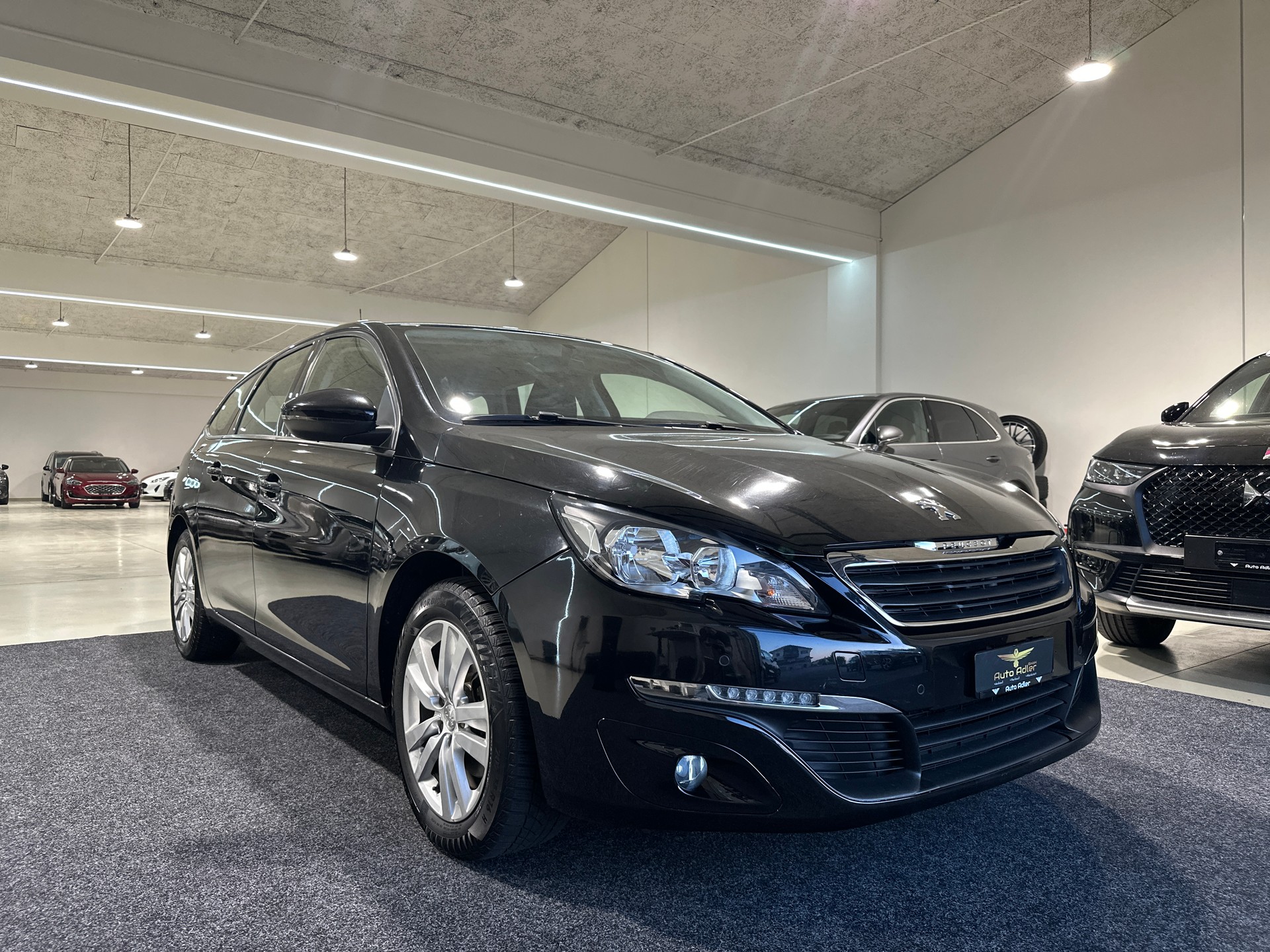 PEUGEOT 308 SW 1.2 THP Active-image-11