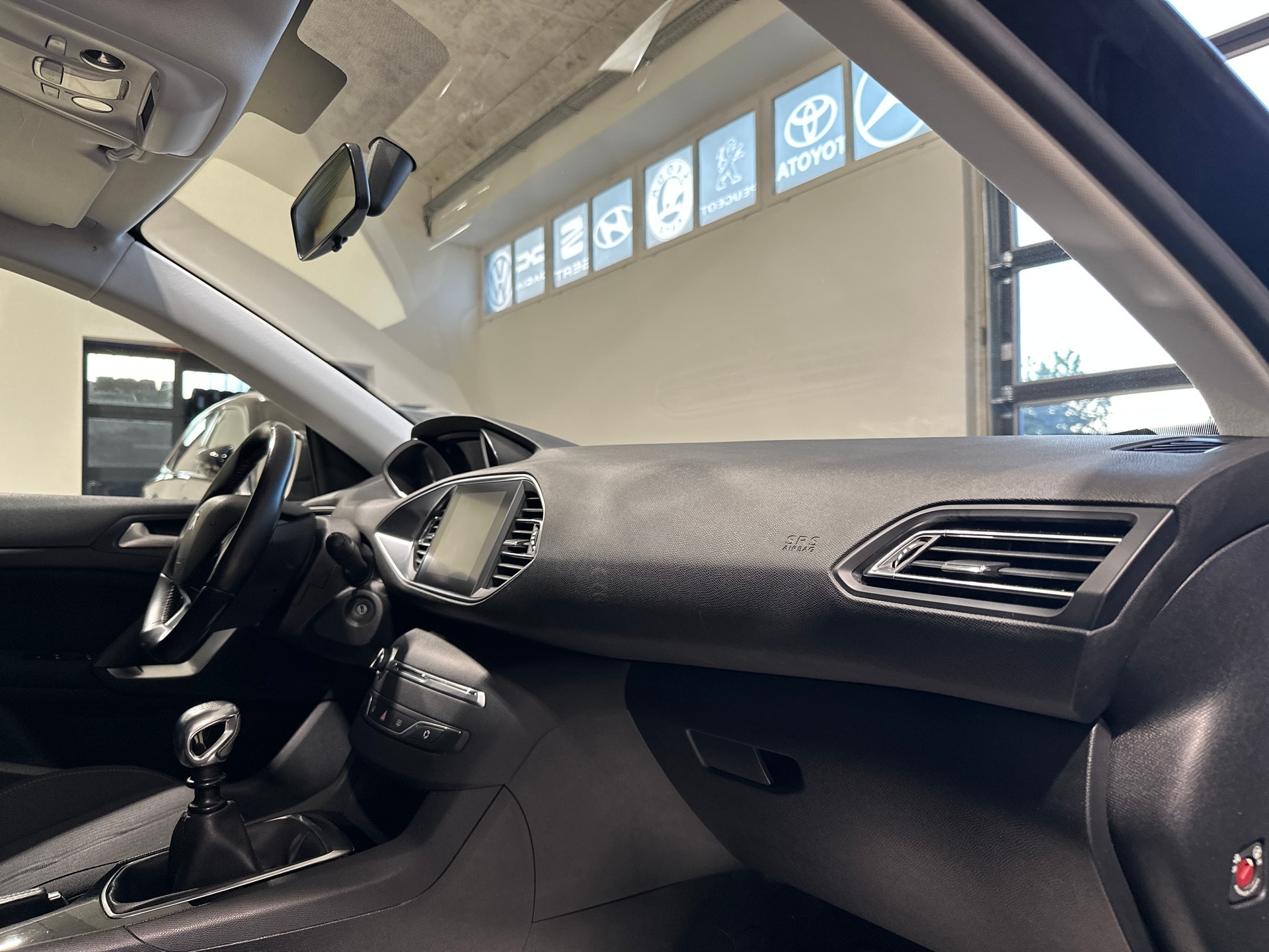 PEUGEOT 308 SW 1.2 THP Active-image-15