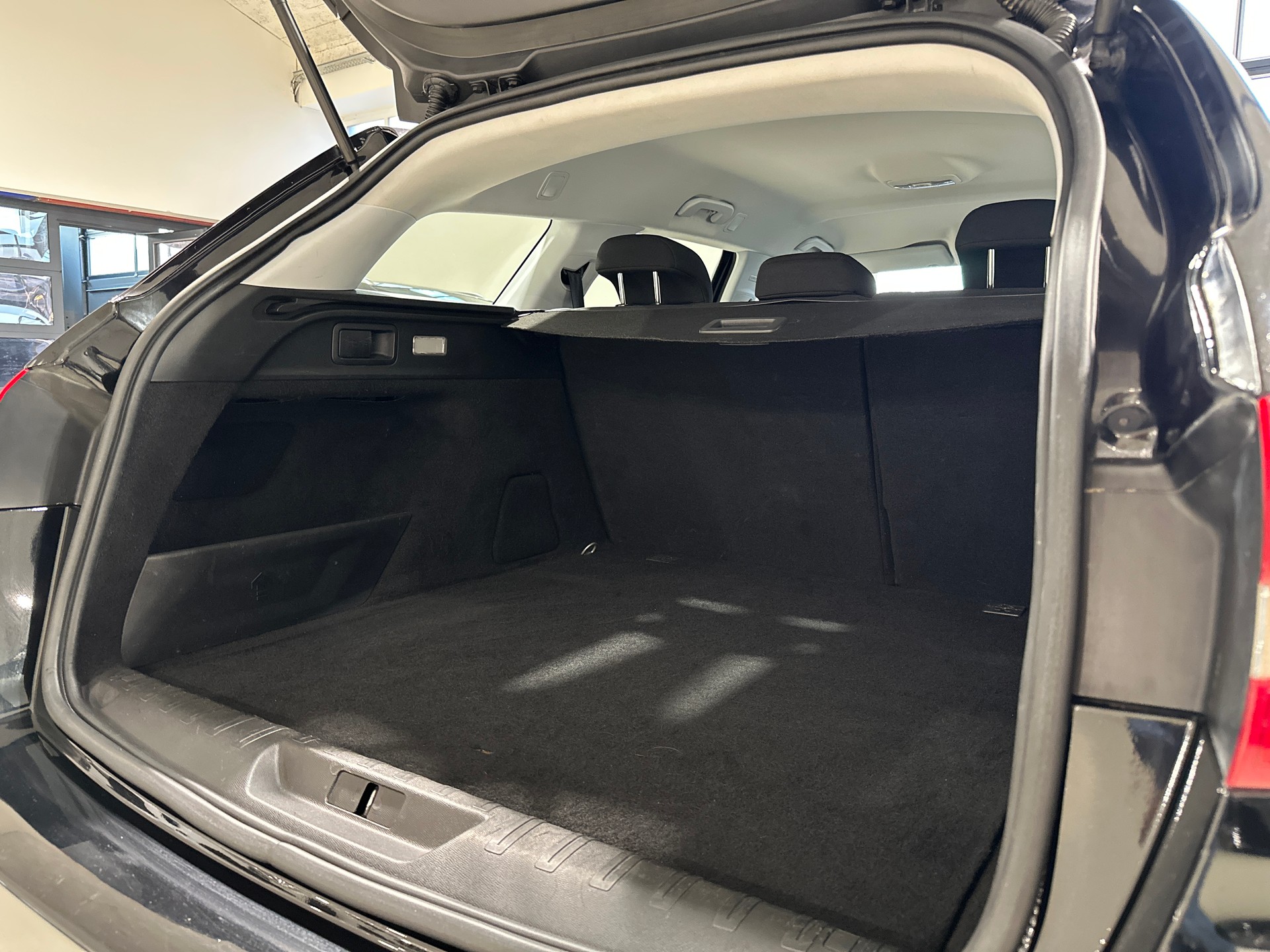 PEUGEOT 308 SW 1.2 THP Active-image-9