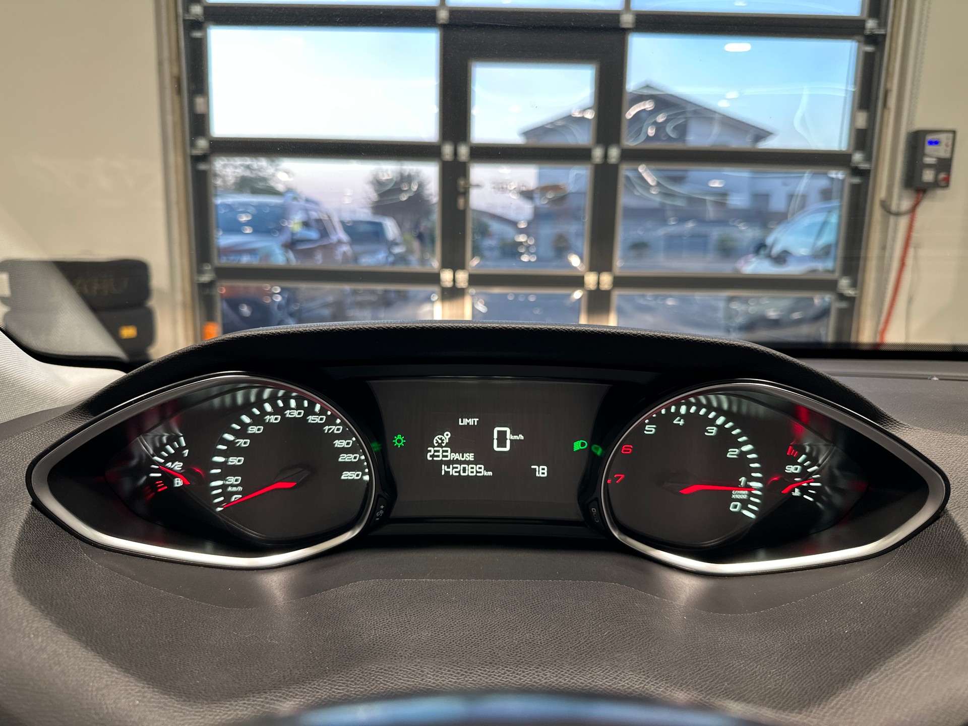 PEUGEOT 308 SW 1.2 THP Active-image-24