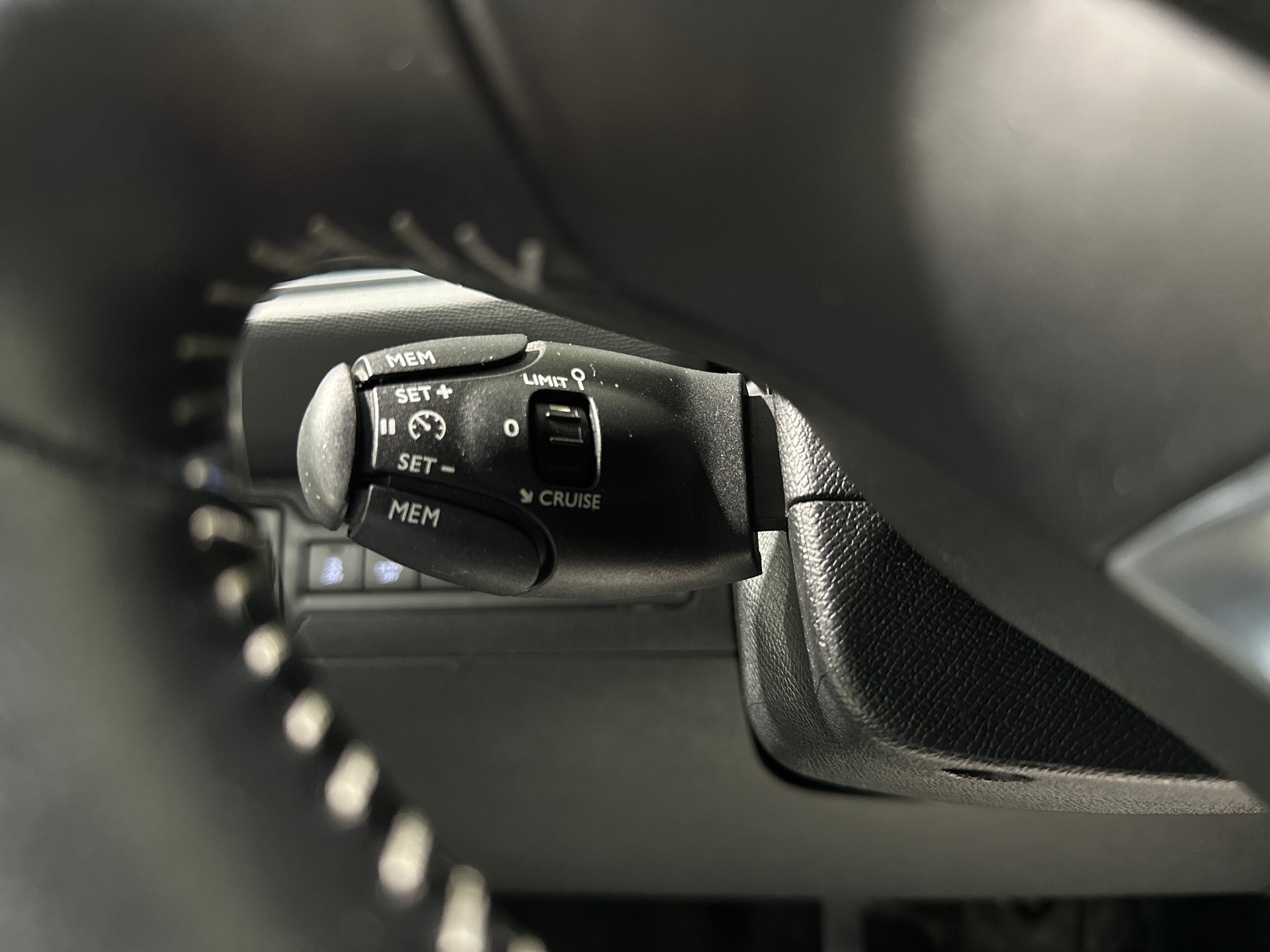 PEUGEOT 308 SW 1.2 THP Active-image-27
