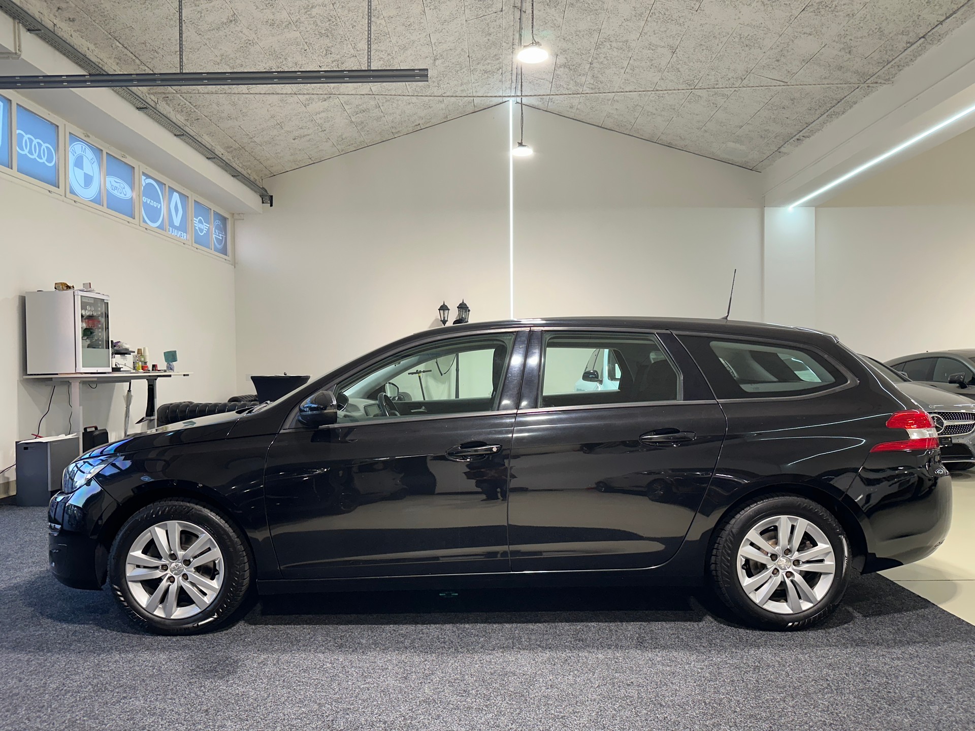 PEUGEOT 308 SW 1.2 THP Active-image-4