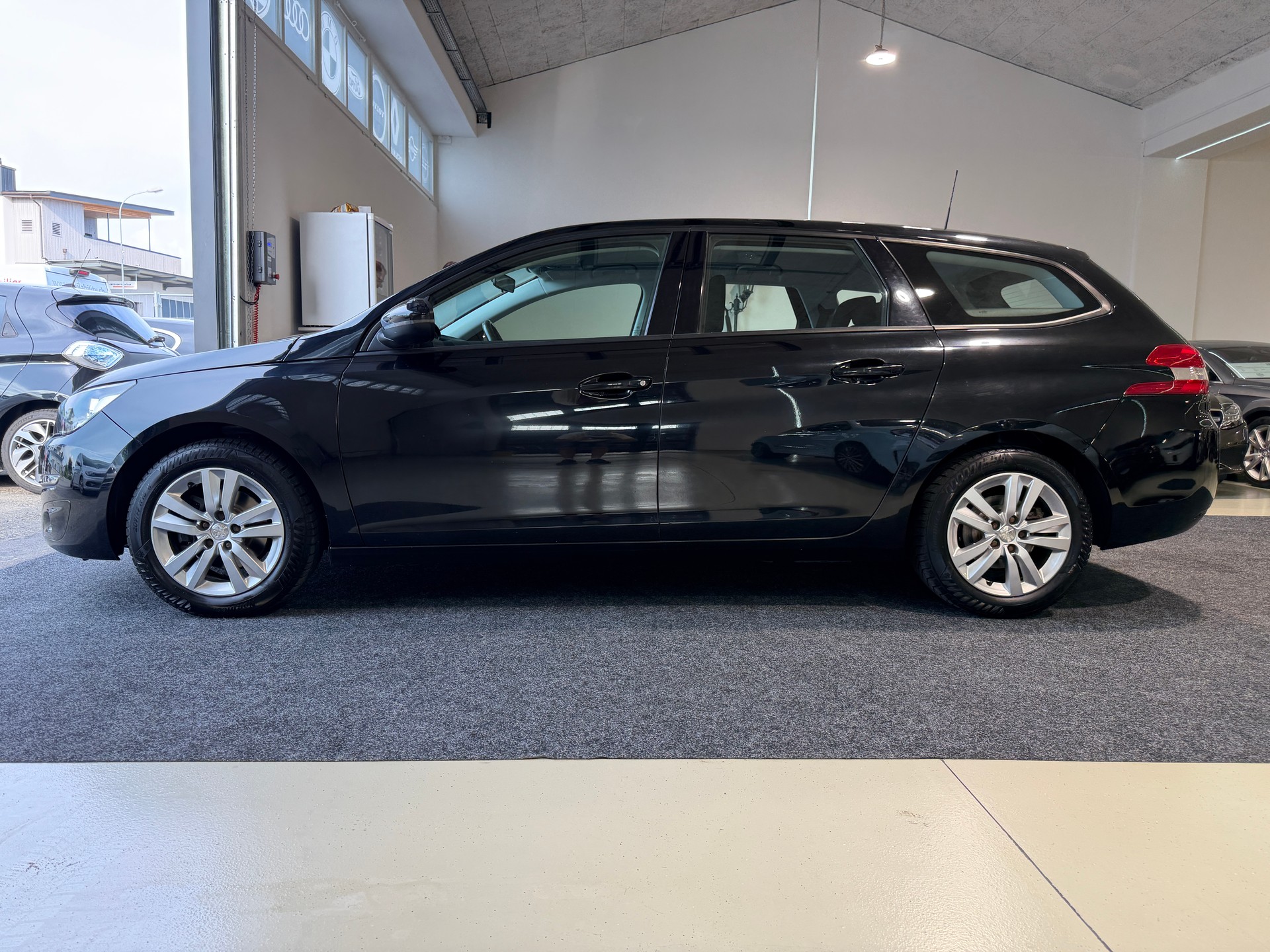 PEUGEOT 308 SW 1.2 THP Active-showroom-element-3