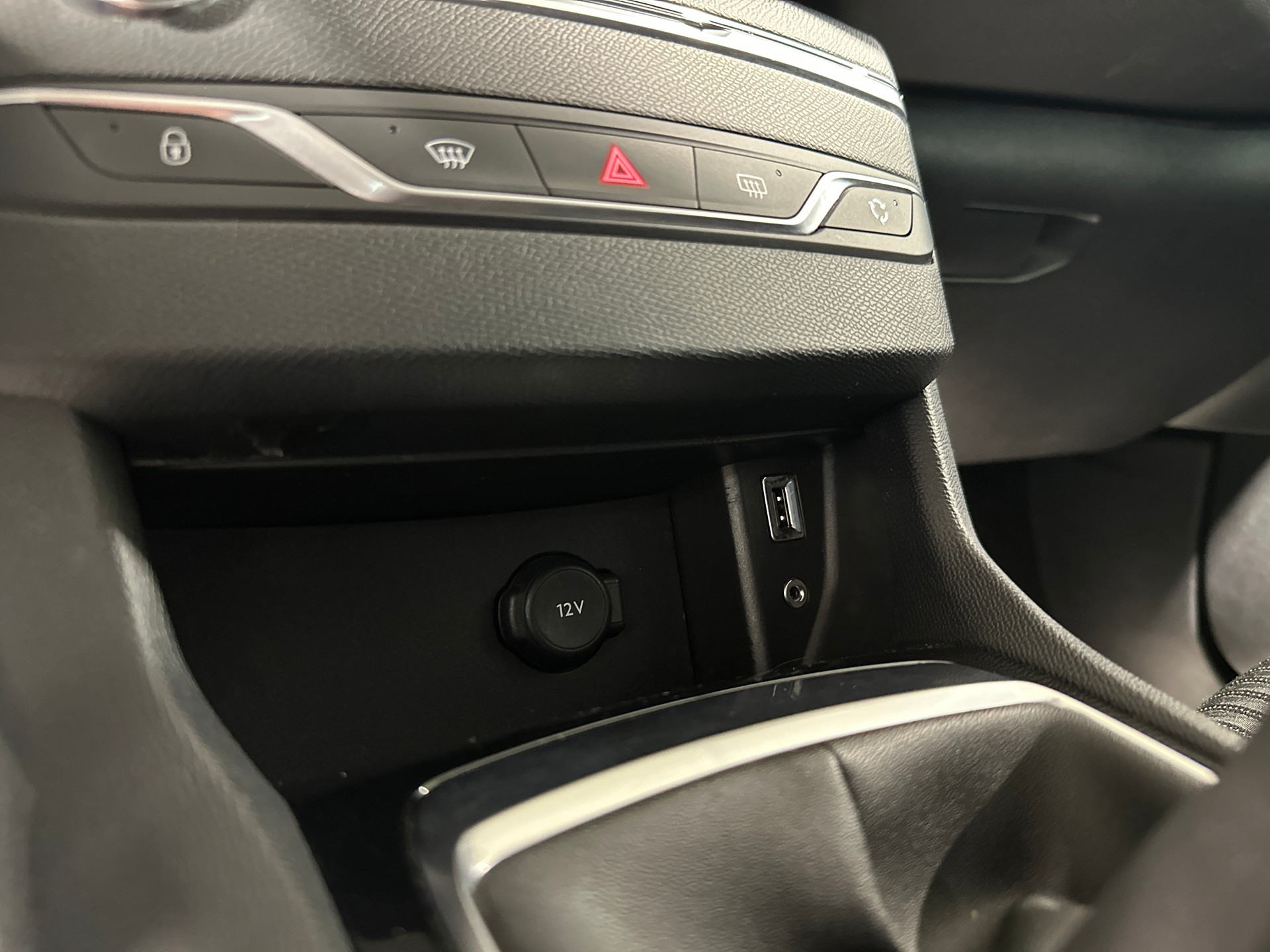 PEUGEOT 308 SW 1.2 THP Active-image-22