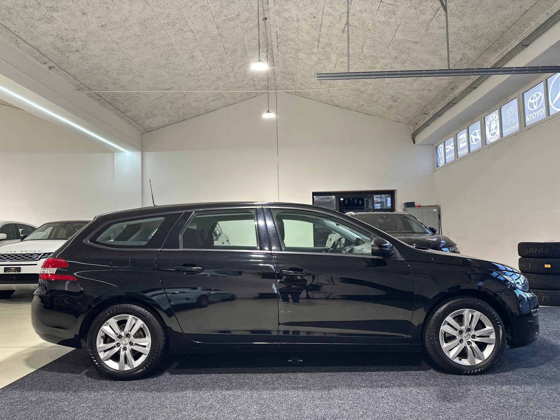 PEUGEOT 308 SW 1.2 THP Active-image-10