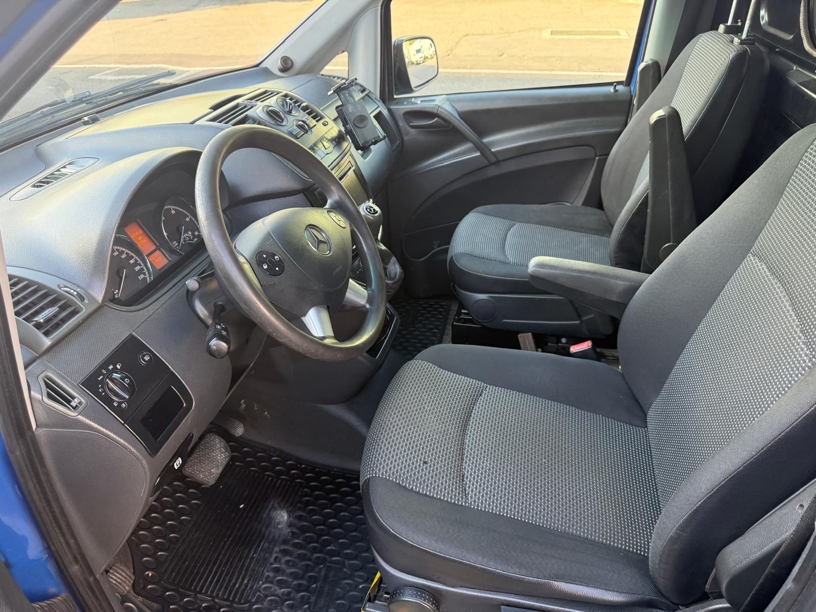 MERCEDES-BENZ Vito 116 CDI Mixto L 4Matic A-image-11