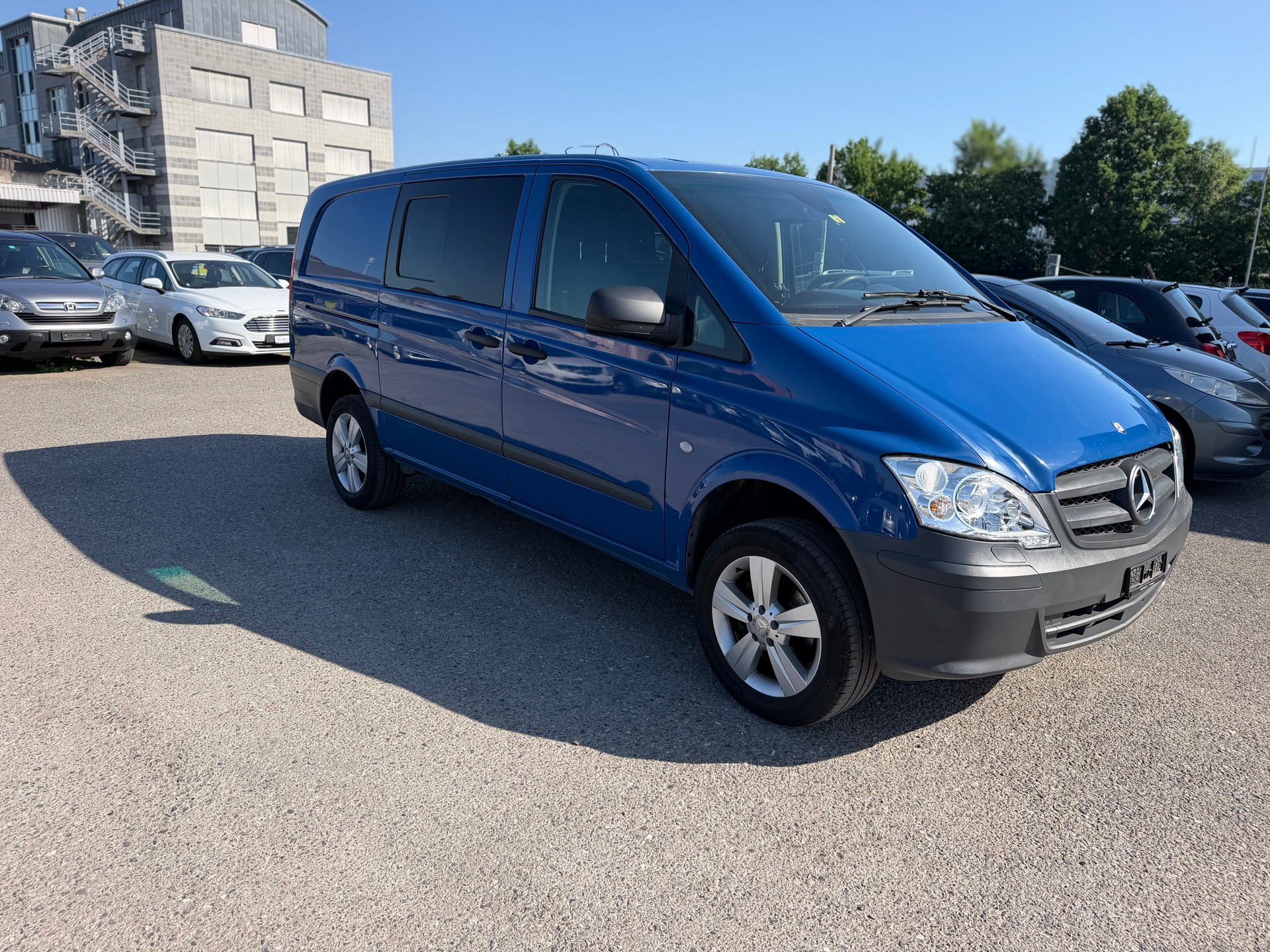 MERCEDES-BENZ Vito 116 CDI Mixto L 4Matic A-image-2