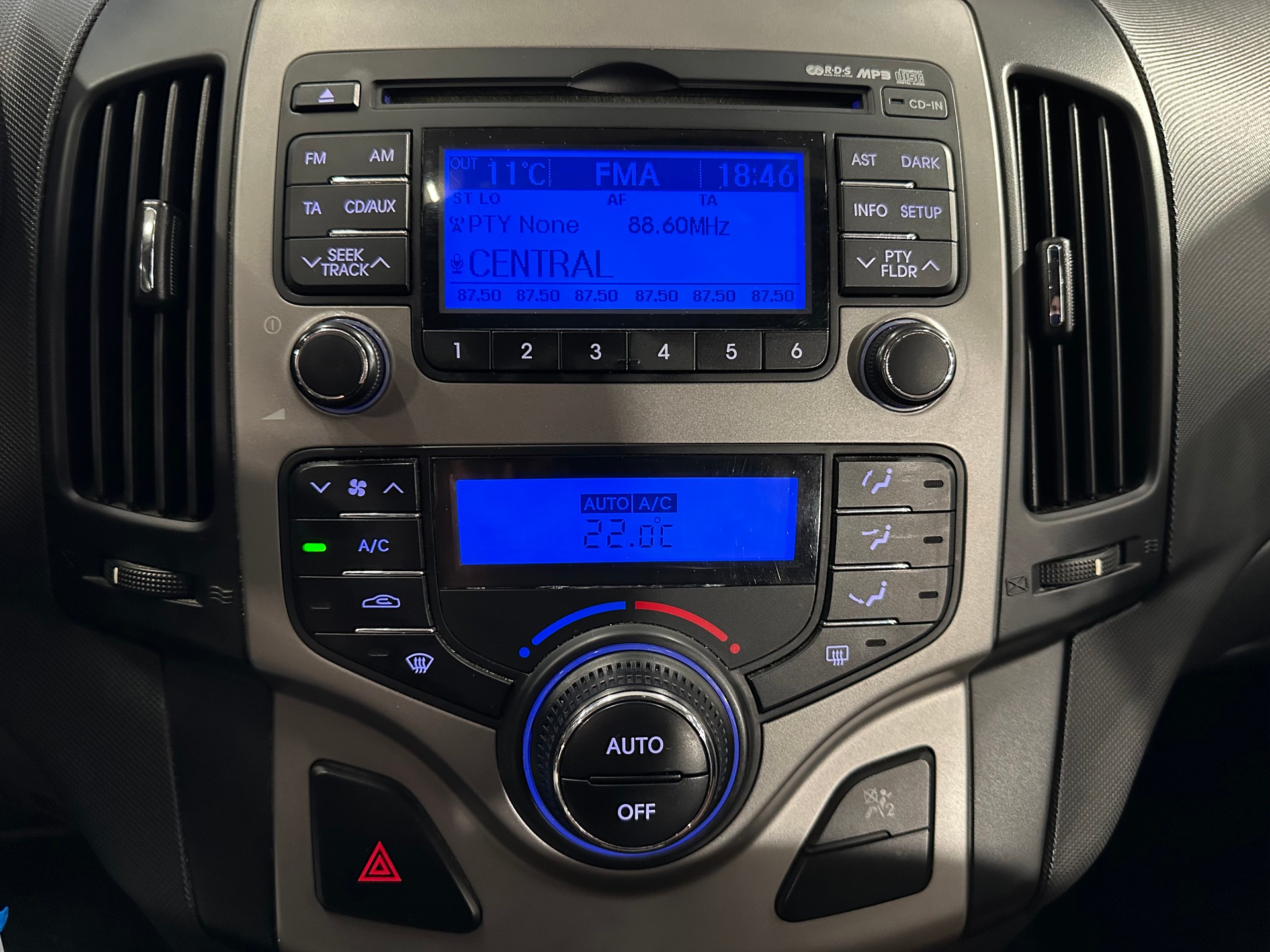 HYUNDAI i30 1.6 Style-image-14