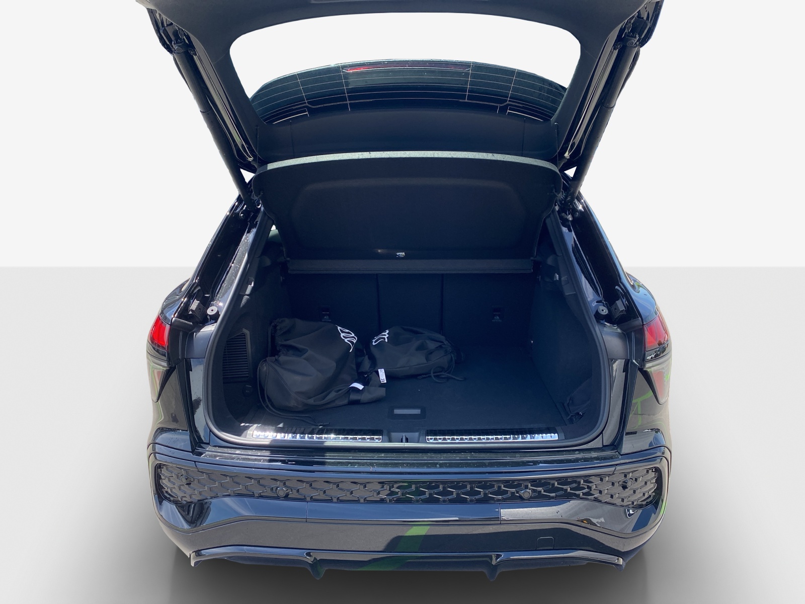AUDI Q3 SUV e-hybrid 200 kW S tronig-image-12