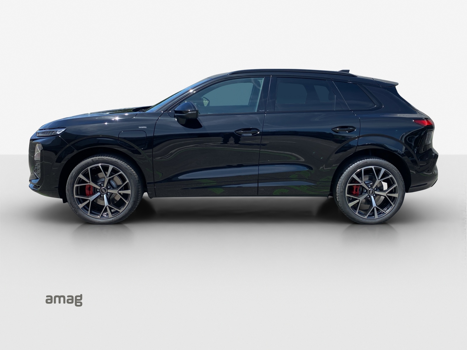 AUDI Q3 SUV e-hybrid 200 kW S tronig-image-1