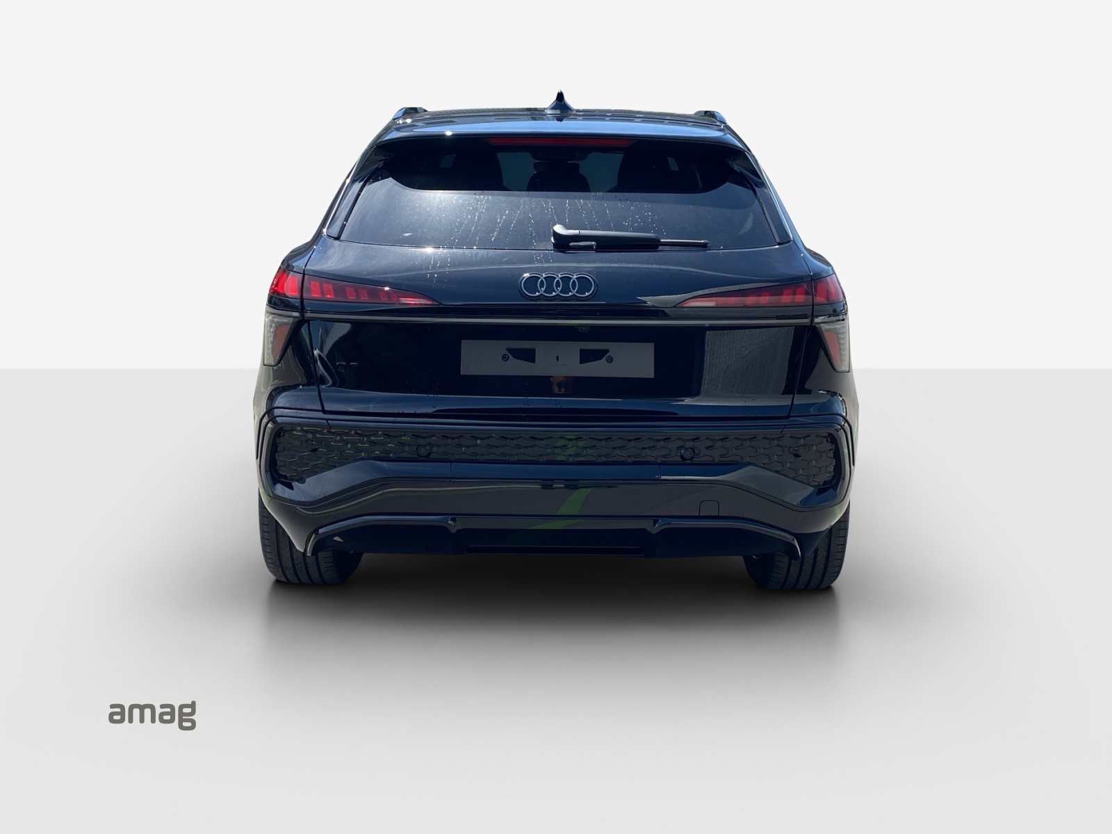 AUDI Q3 SUV e-hybrid 200 kW S tronig-image-3
