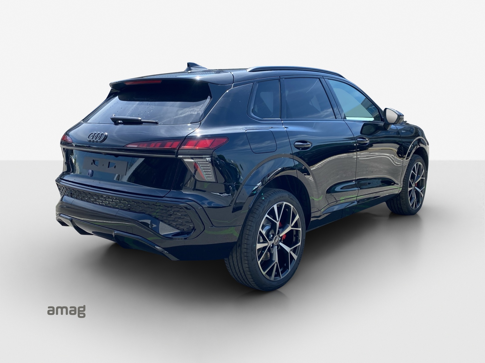 AUDI Q3 SUV e-hybrid 200 kW S tronig-image-4