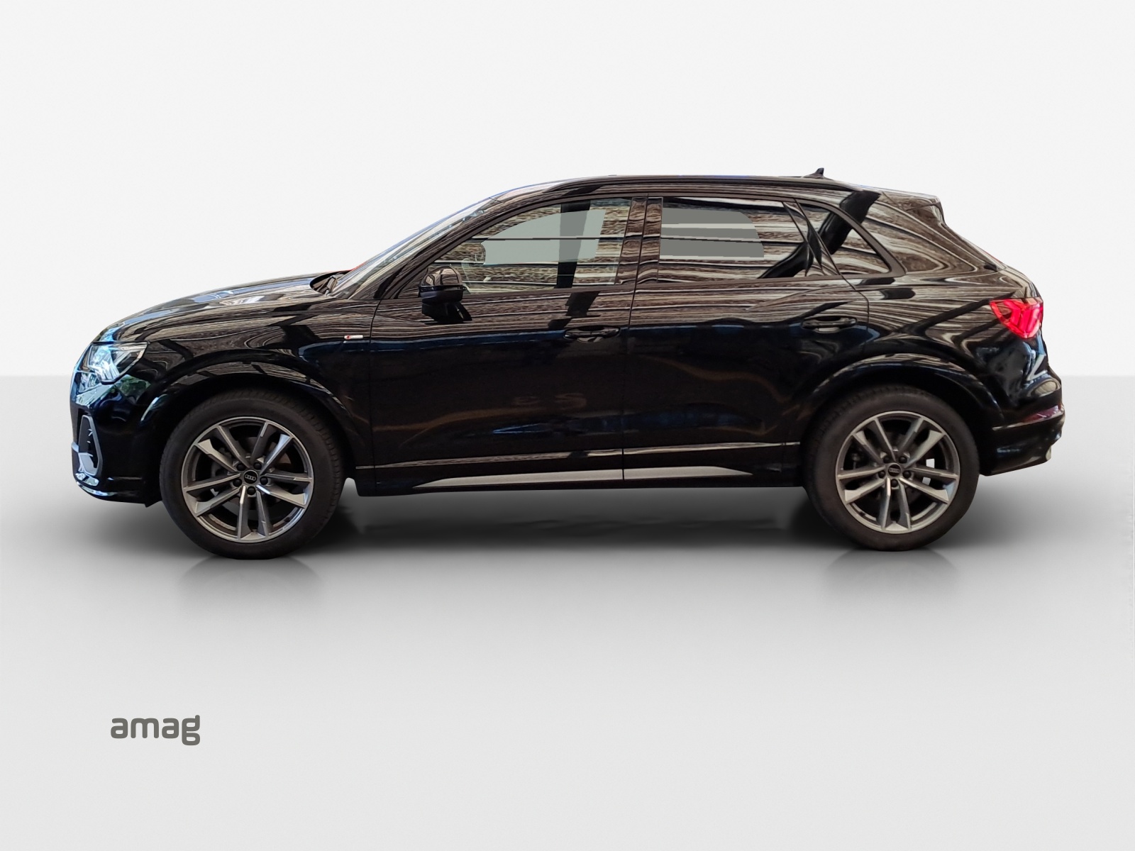 AUDI Q3 35 TFSI S line Attraction S-tronic-image-1