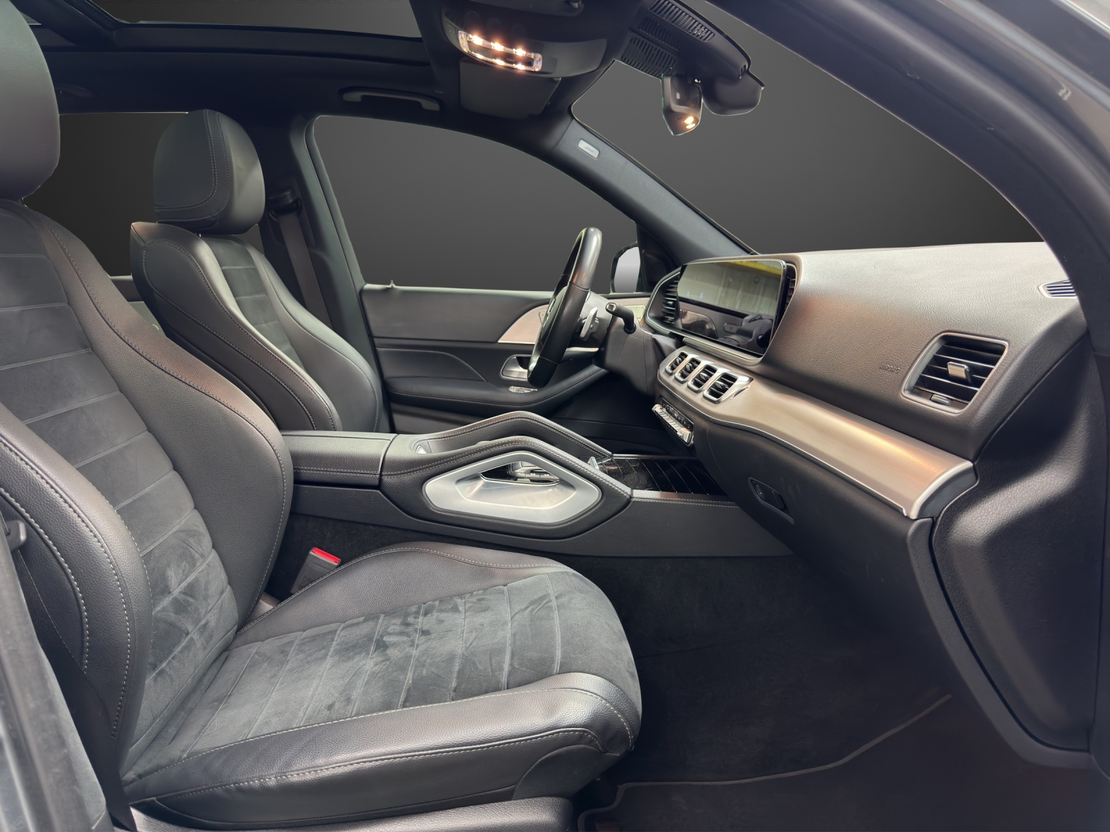 MERCEDES-BENZ GLE 300 d 4Matic-image-11