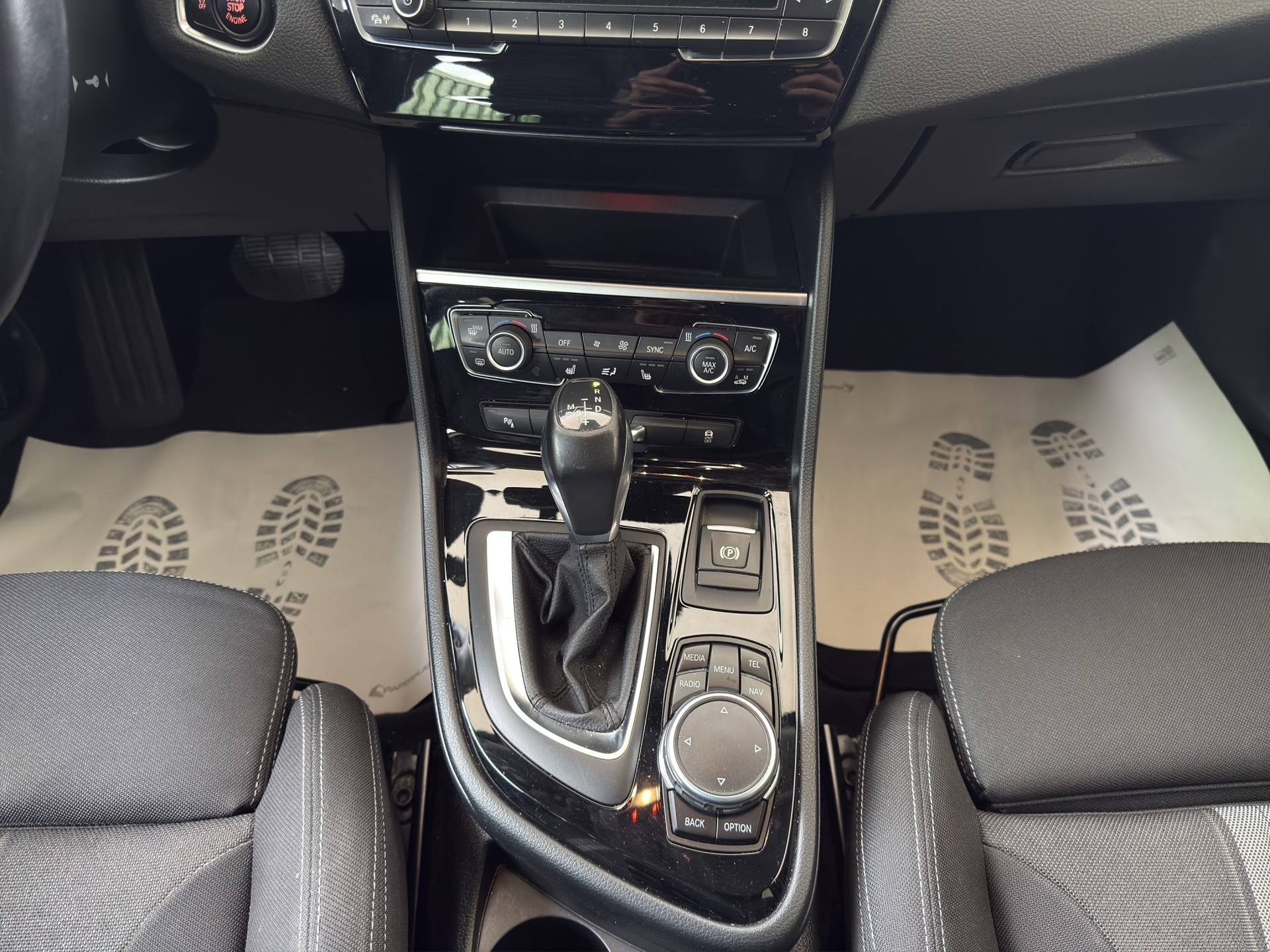 BMW 220d xDrive Gran Tourer Steptronic-image-11