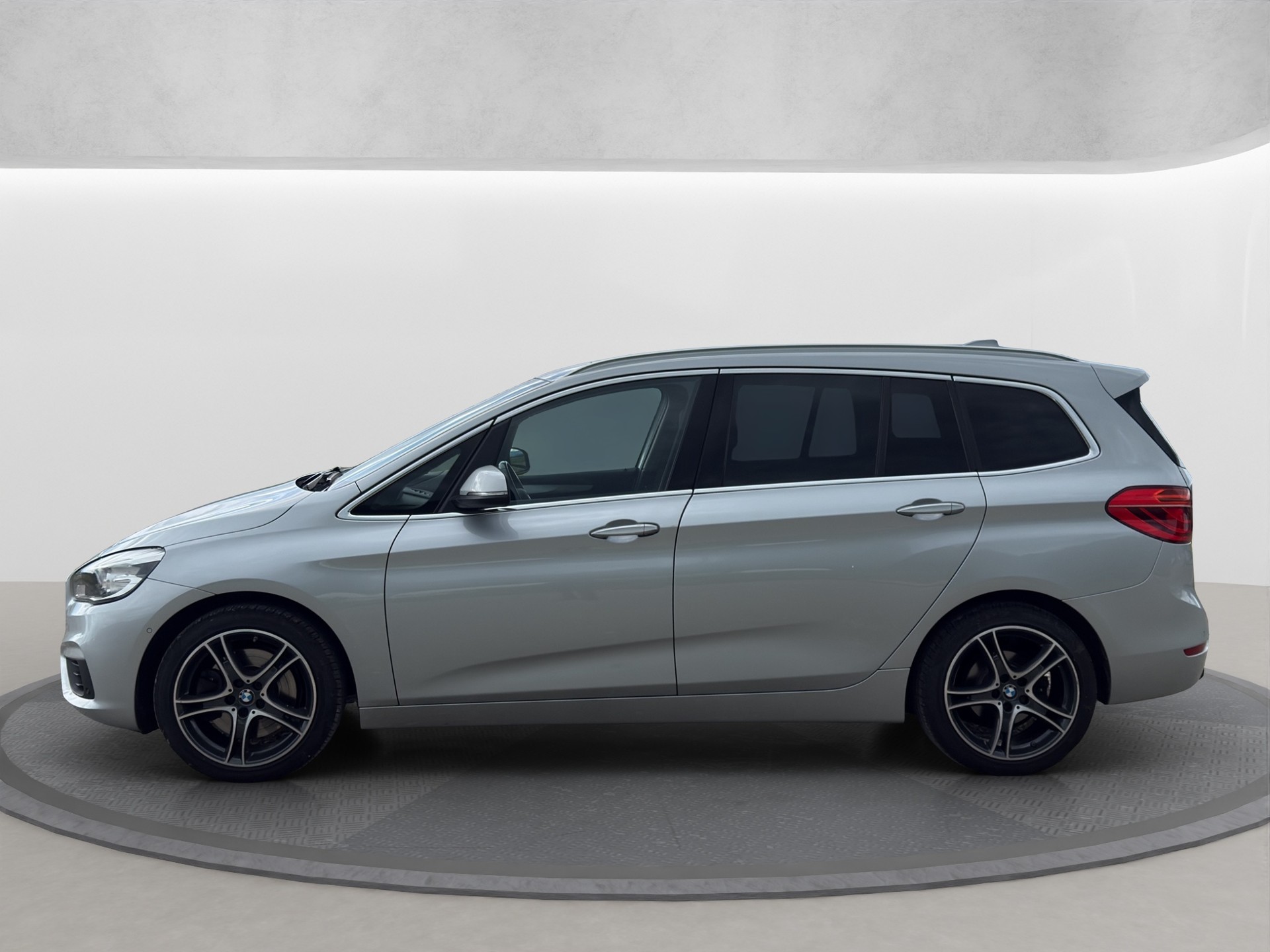 BMW 220d xDrive Gran Tourer Steptronic-image-0